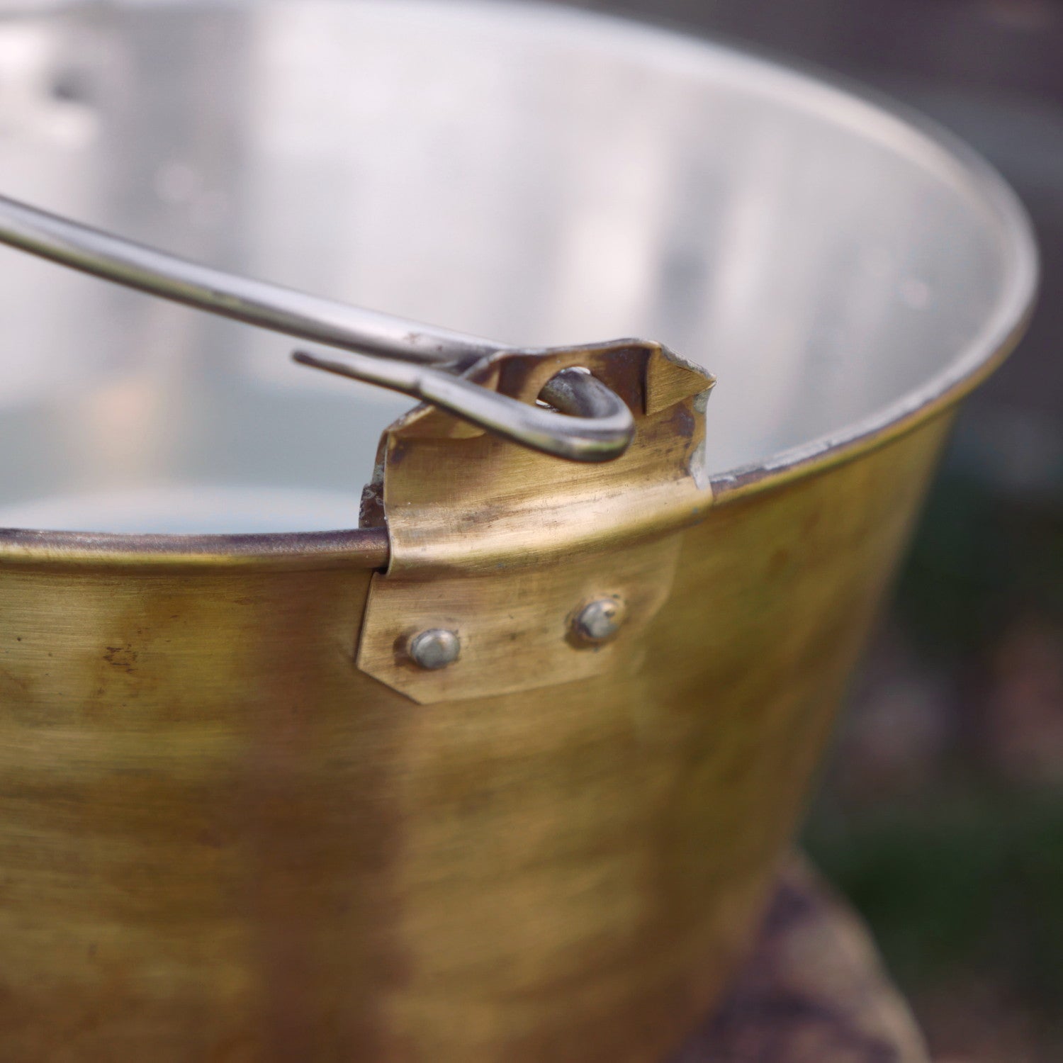 1 Gallon Brass Trade Kettle - Heavy Duty Camping & Outdoor Cooking Pot for Boiling Water, Stews & Soups - Perfect for Backpacking, Hunting Trips & Emergency Preparedness
