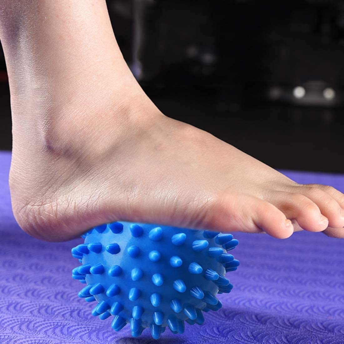 Deep Tissue Massage Ball with Spikes - Portable Muscle Roller for Back, Foot, and Full Body Pain Relief - Ideal for Plantar Fasciitis, Myofascial Release & Sports Recovery - Perfect for Athletes, Office Workers & Home Use