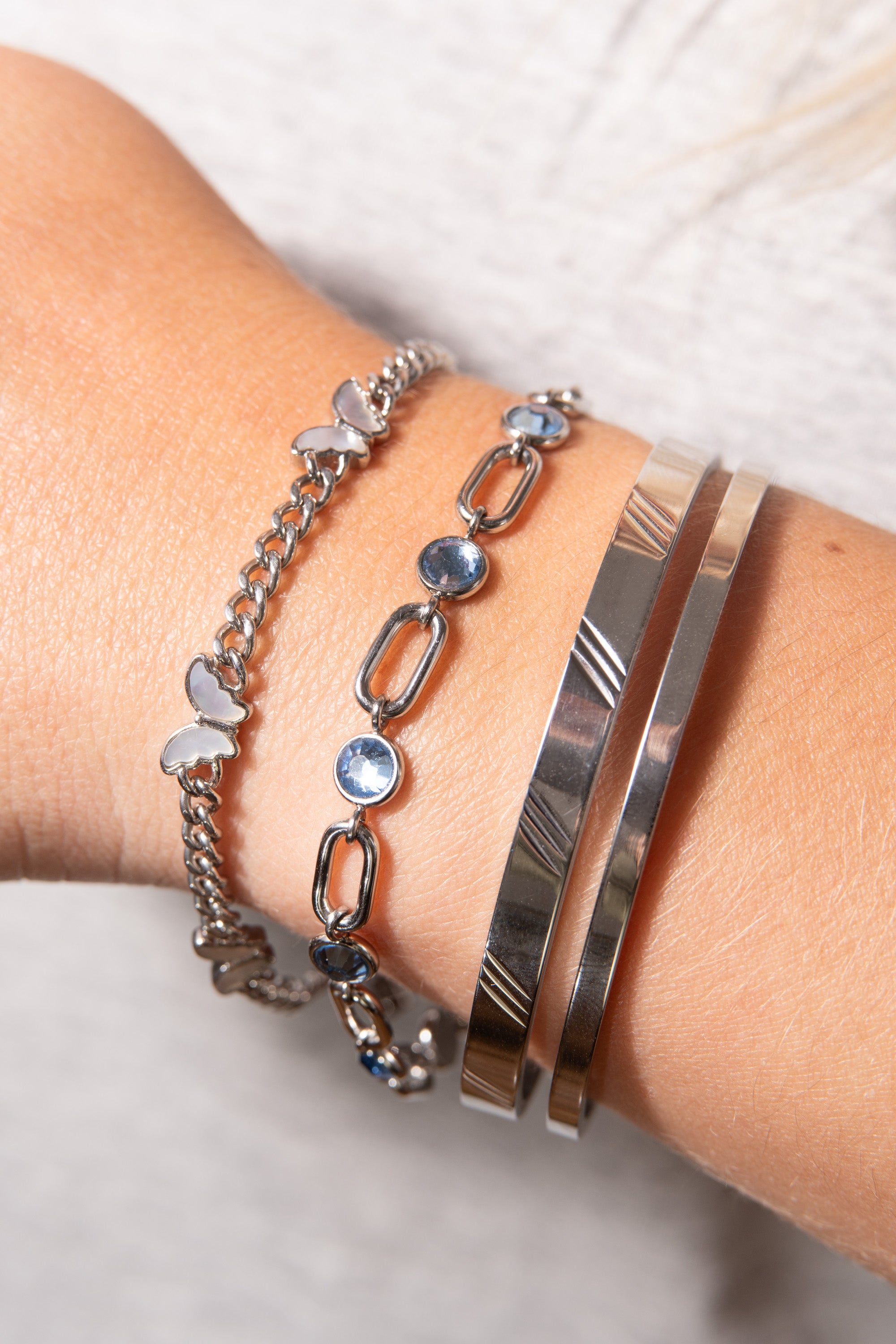 Elegant Butterfly Curb Chain Bracelet for Women - Dainty Gold Silver Jewelry Gift for Her - Perfect for Everyday Wear, Date Night & Special Occasions