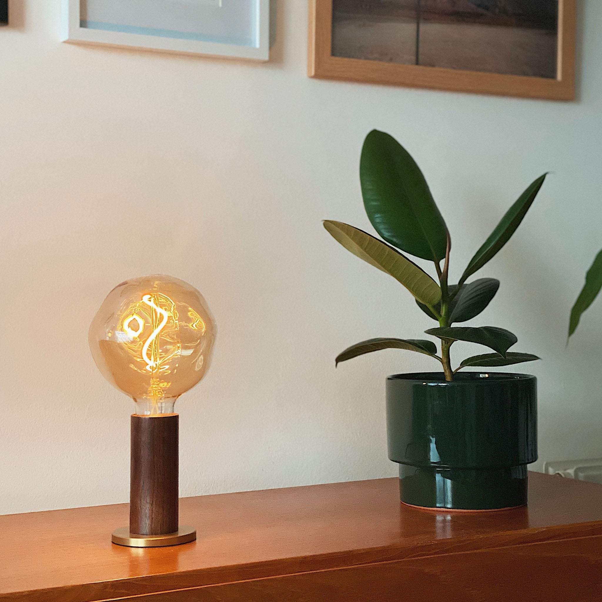 Voronoi E26 LED Bulb - Energy Efficient Dimmable Light Bulb for Home, Office & Bedroom - Warm White 3000K, 60W Equivalent, 800 Lumens - Perfect for Lamps, Ceiling Fixtures & Decorative Lighting