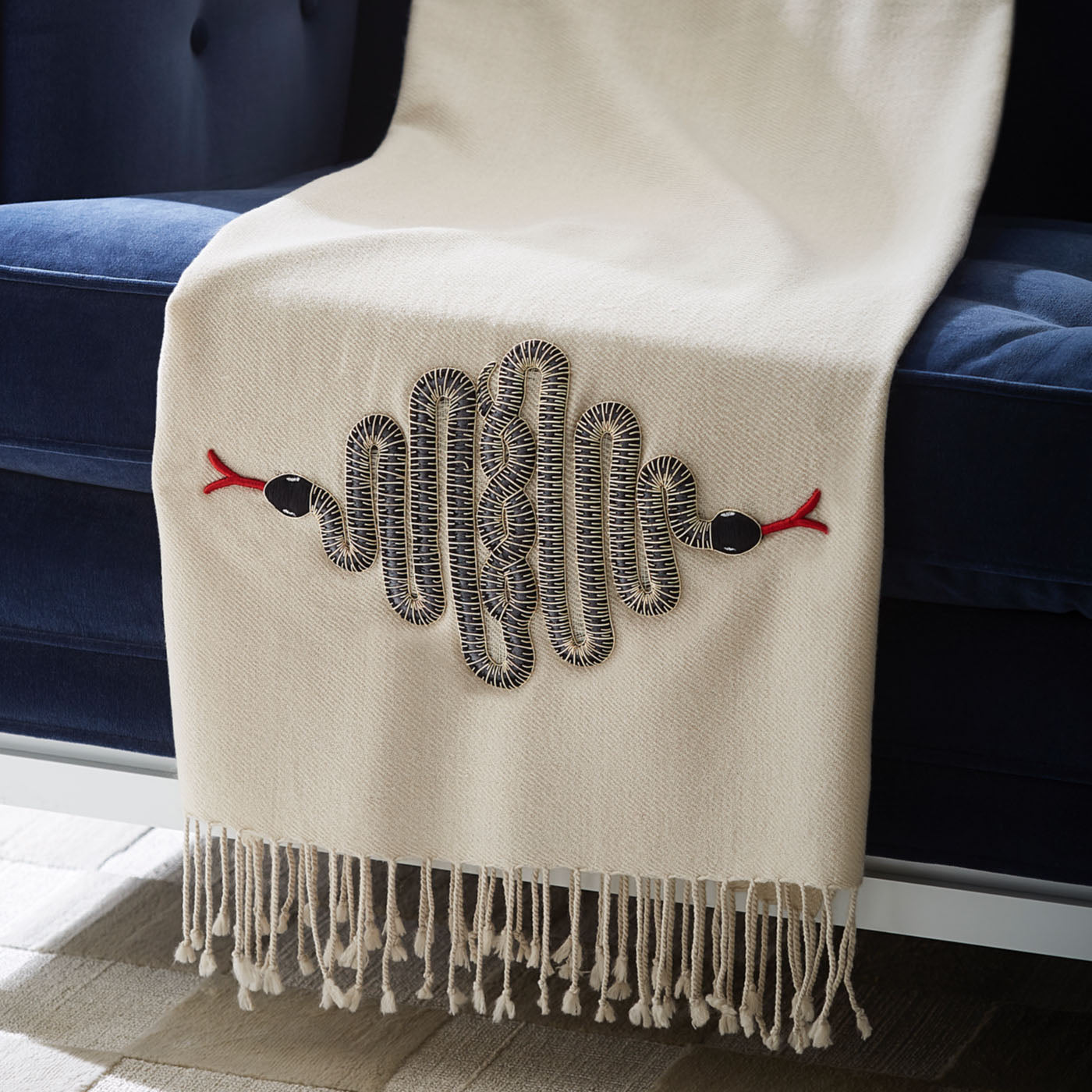 Snake Embellished Throw Blanket - Soft Cozy Decorative Couch Throw for Living Room, Bedroom, and Dorm - Perfect for Sofa, Bed, or Gift