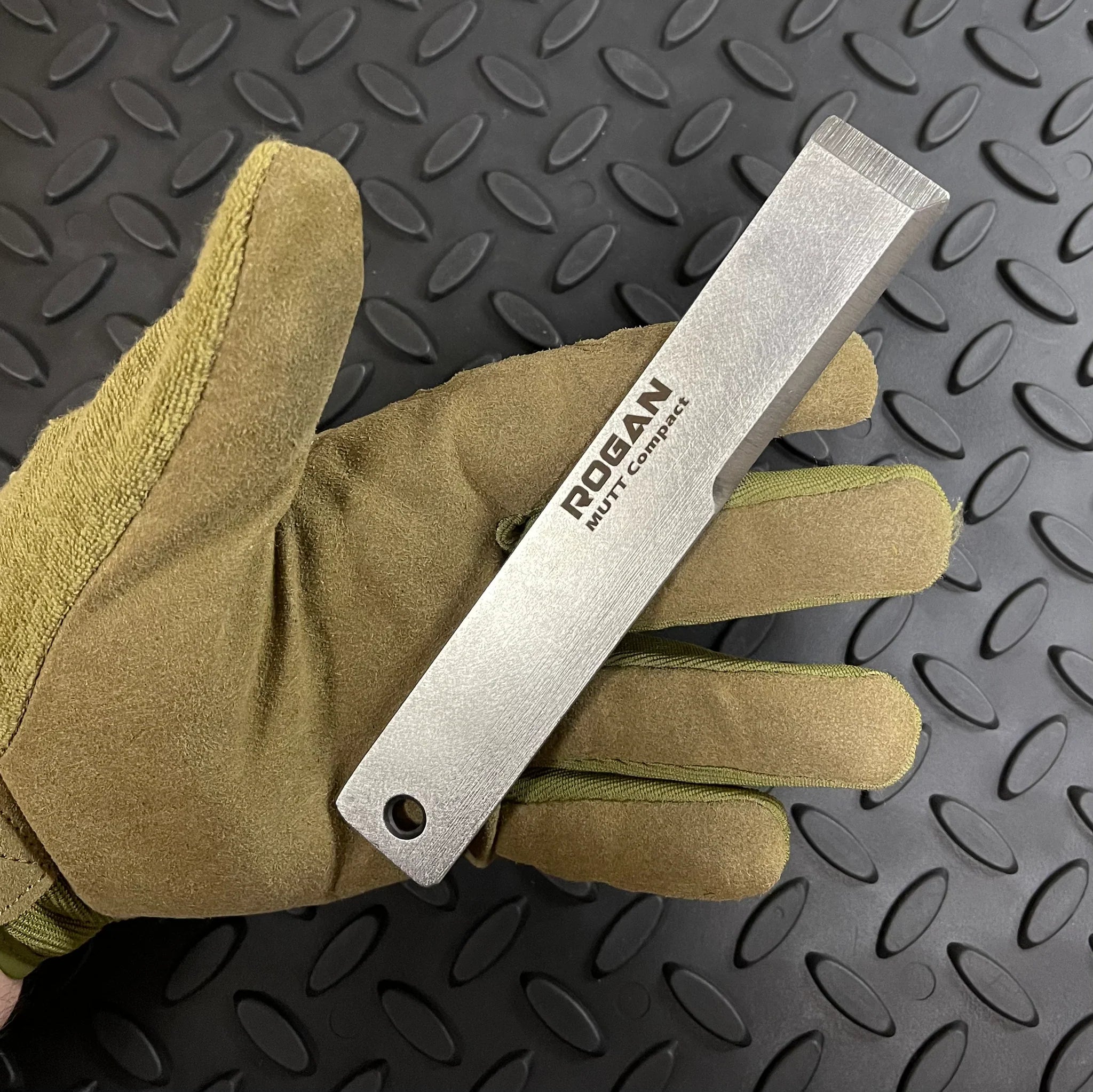 MUTT COMPACT Pry Bar - Durable Pocket Pry Tool for EDC, Survival & Outdoor Use - Perfect for Camping, Hiking & DIY Projects