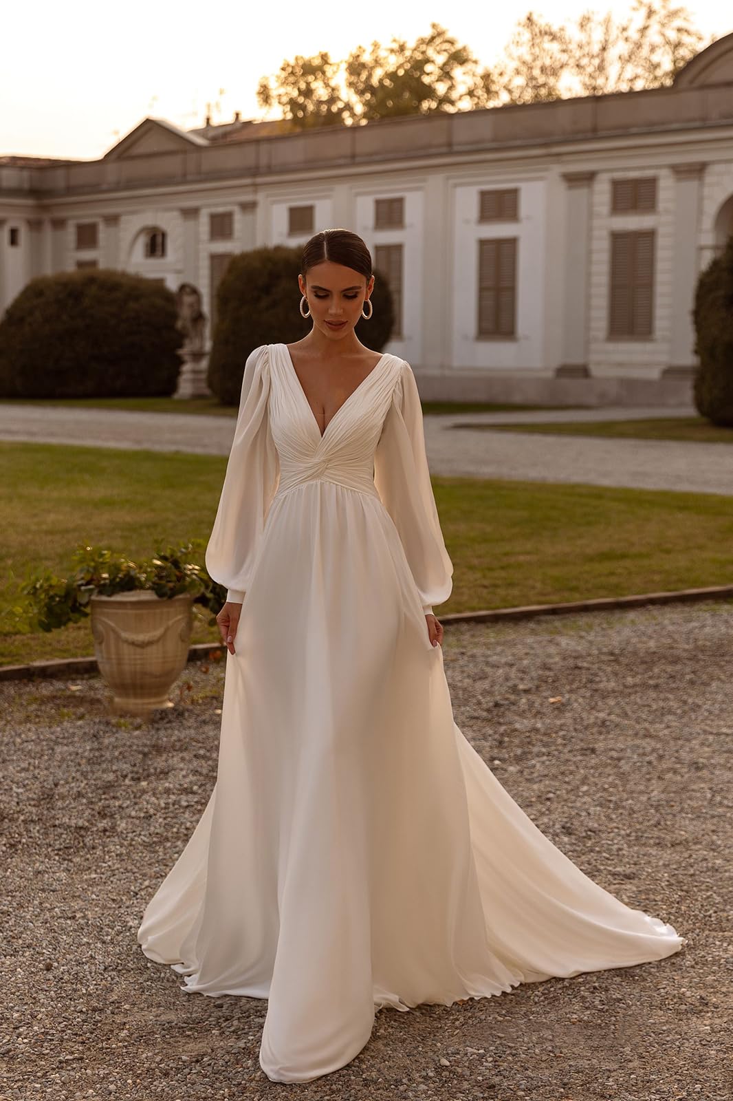 POMUYOO 2024 Women's Long Beach Wedding Dresses - Elegant Chiffon Lace Bridal Gowns with Sleeves for Beach Weddings & Outdoor Ceremonies
