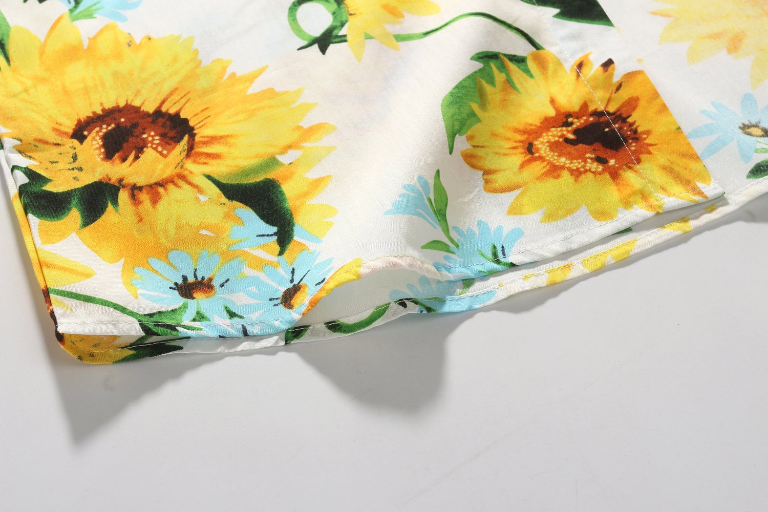 Men's Hawaiian Shirt - Tropical Floral Short Sleeve Button Down Beach Shirt | Perfect for Summer Vacation, Luau Party & Casual Wear