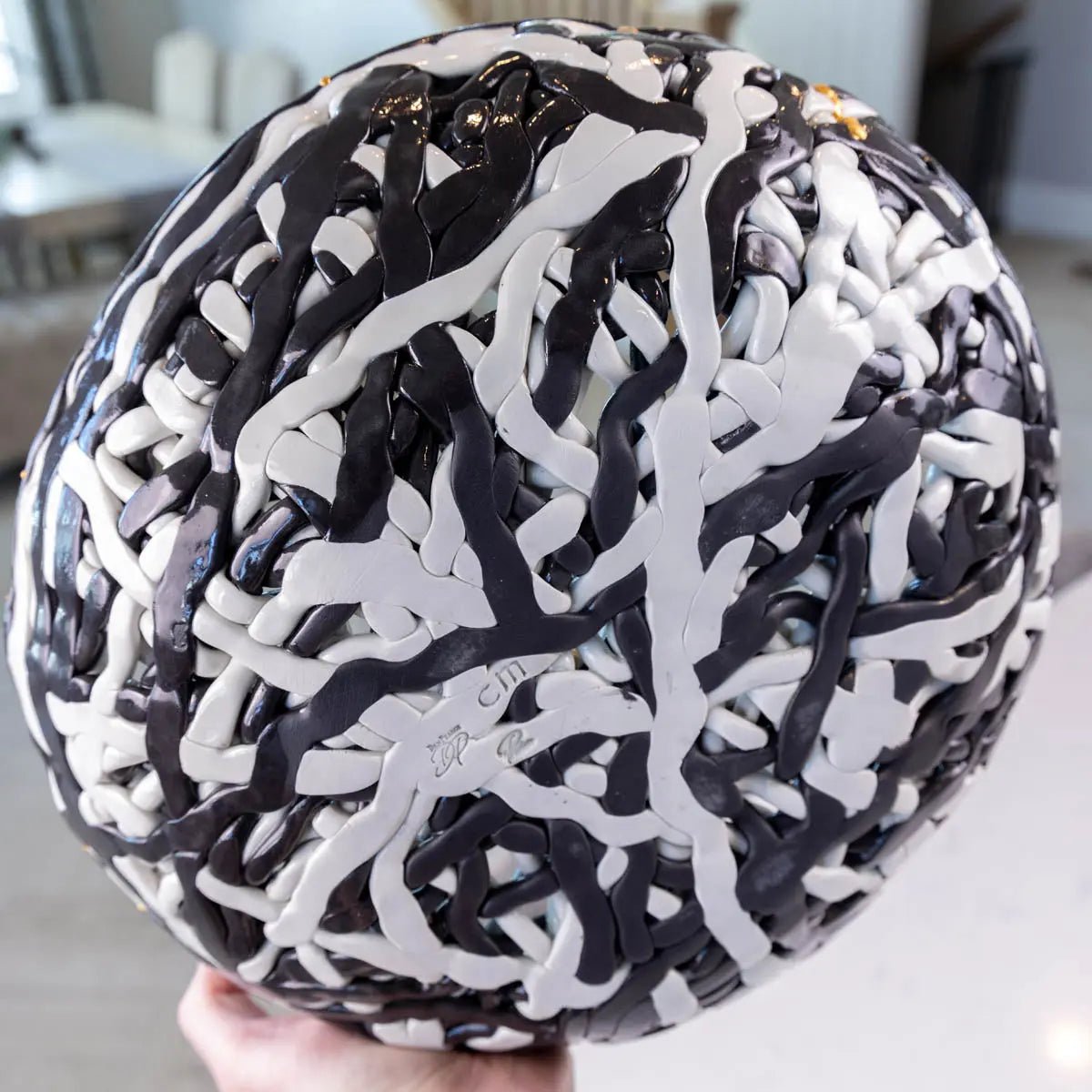 XXL Kintsugi Black & White Porcelain Interlacing Coil Contemporary Bowl - Handcrafted Japanese Style Ceramic Serving Dish for Modern Dining & Home Decor