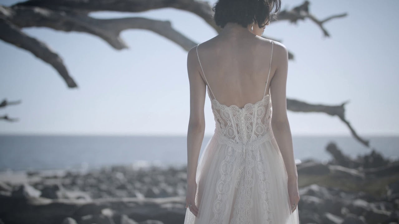 Sottero and Midgley Olson Sample Wedding Gown - Elegant Lace Bridal Dress for Bride, Perfect for Church Ceremony & Outdoor Wedding Photography