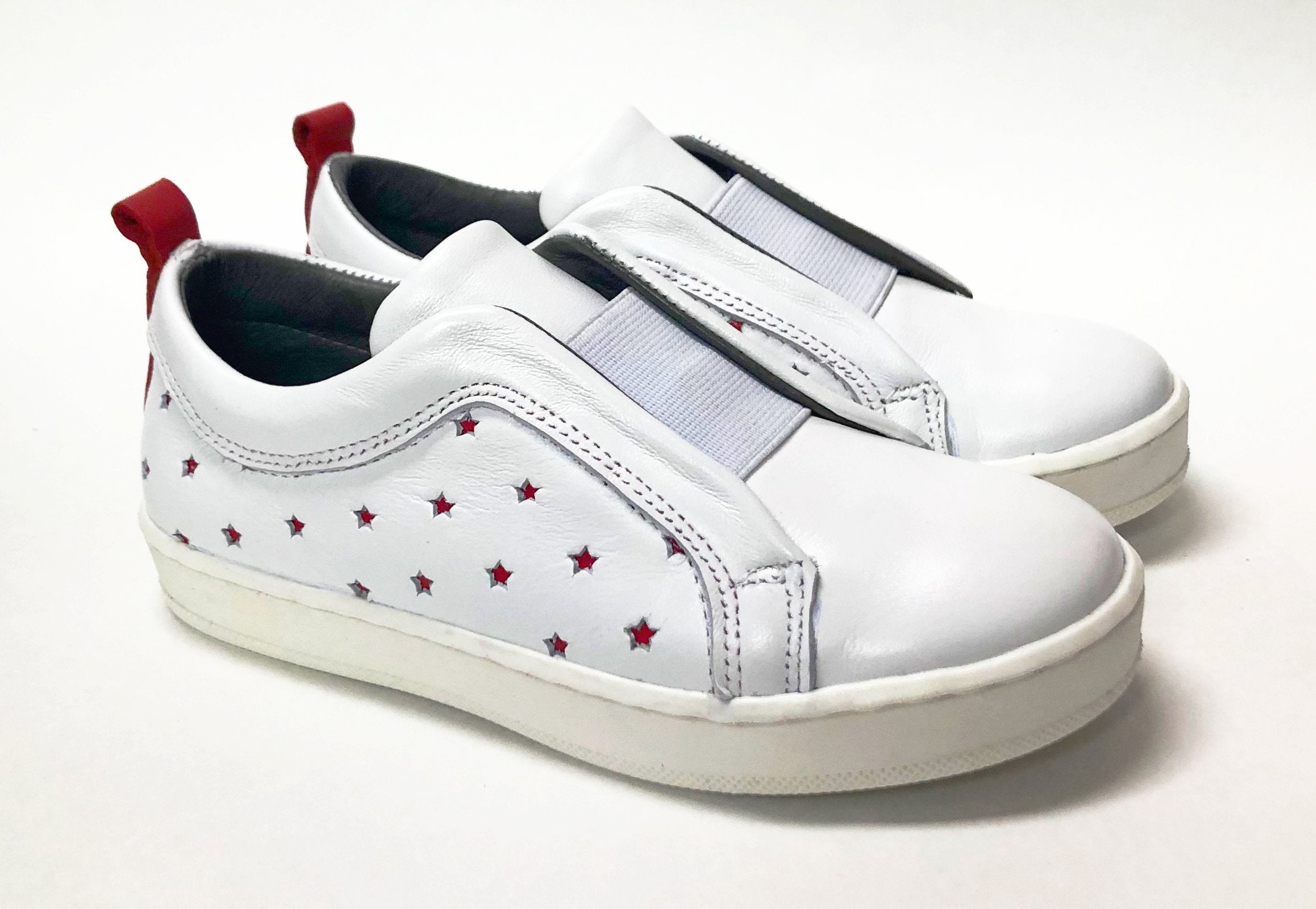 Blublonc White and Red Star Slip On Sneakers - Comfortable Casual Shoes for Men & Women | Perfect for Walking, Travel, and Everyday Wear
