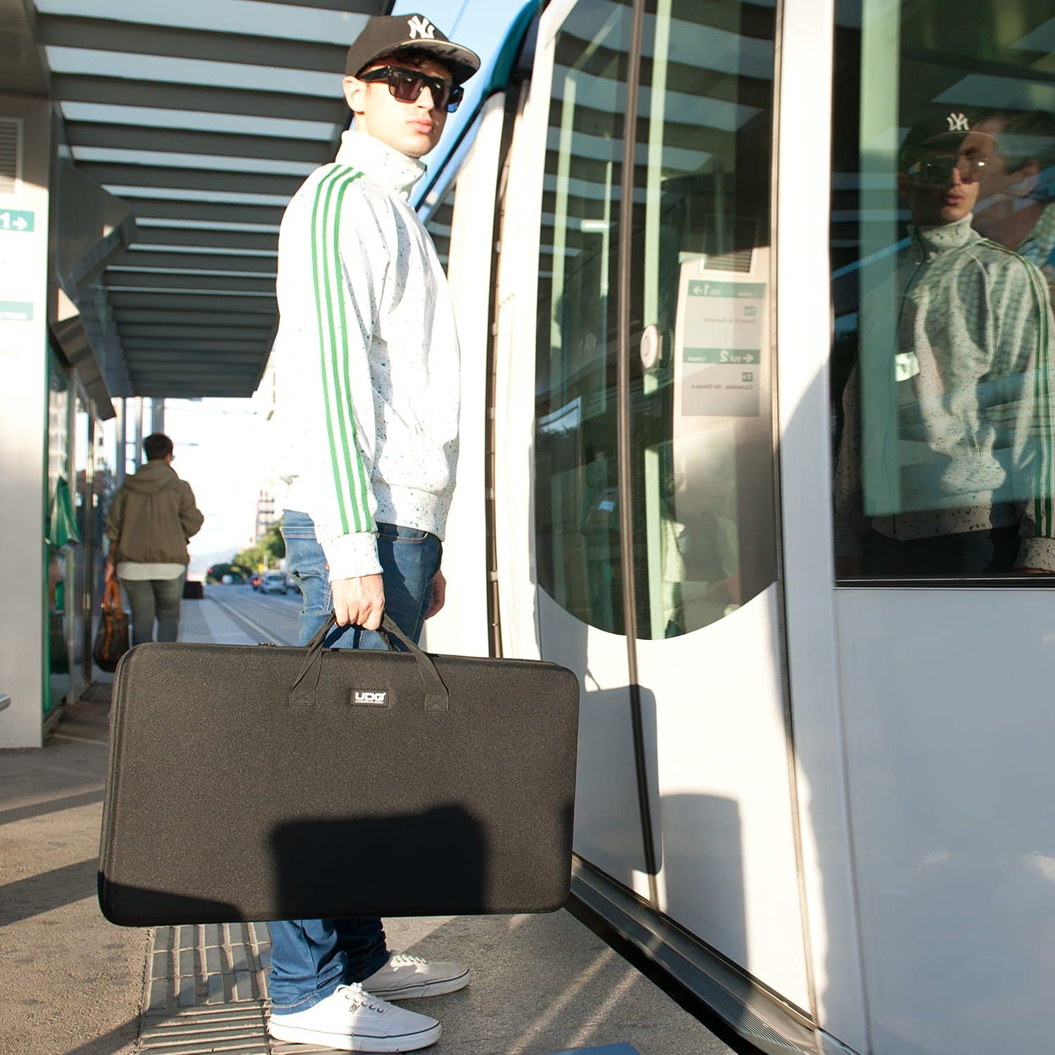 UDG Creator Controller DJ Hardcase U8303BL - Extra Large Protective Case for DJ Controllers, Turntables & Mixers | Perfect for Travel, Storage & Live Performances