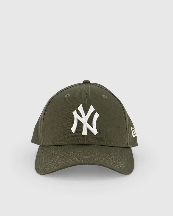 New Era New York Yankees 9FORTY Adjustable Olive Green Baseball Cap - Perfect for Baseball Games, Streetwear & Casual Outfits
