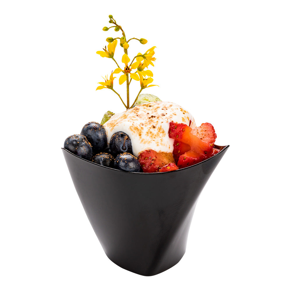100 Pack 4 oz Black Plastic Mini Crescendo Cups & 100 Silver Plastic Mini Spoons - Perfect for Parties, Weddings, and Catering Events