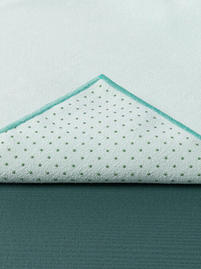 Manduka Yogitoes Non-Slip Yoga Mat Towel 71