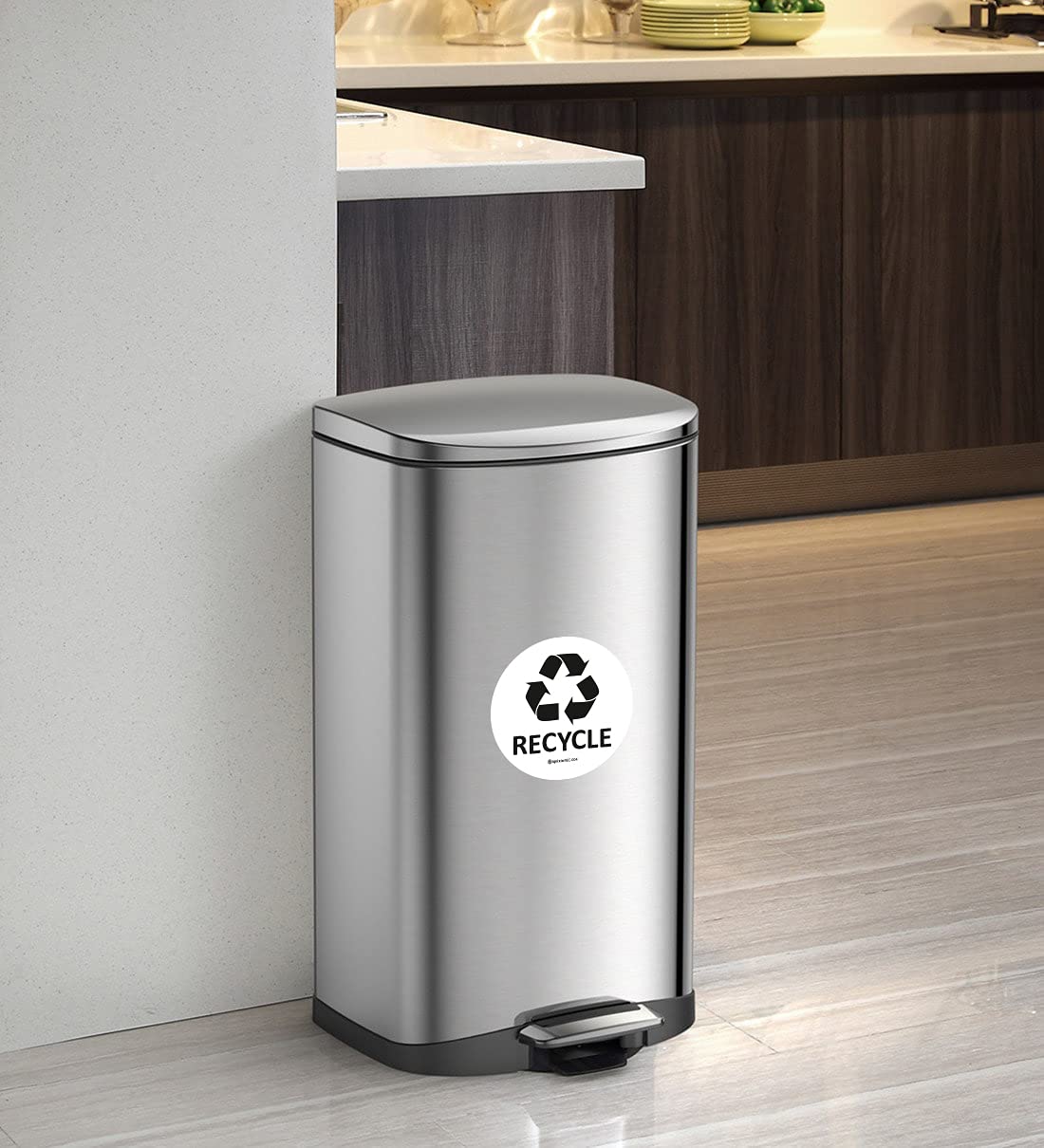 IGNIXIA 4-Pack Recycle and Trash Sign Decals - 4x4 Inch Self-Adhesive Recycling Stickers for Trash Cans - Round Black & White Recycle Labels - Perfect for Home, Office, School and Public Spaces Waste Sorting