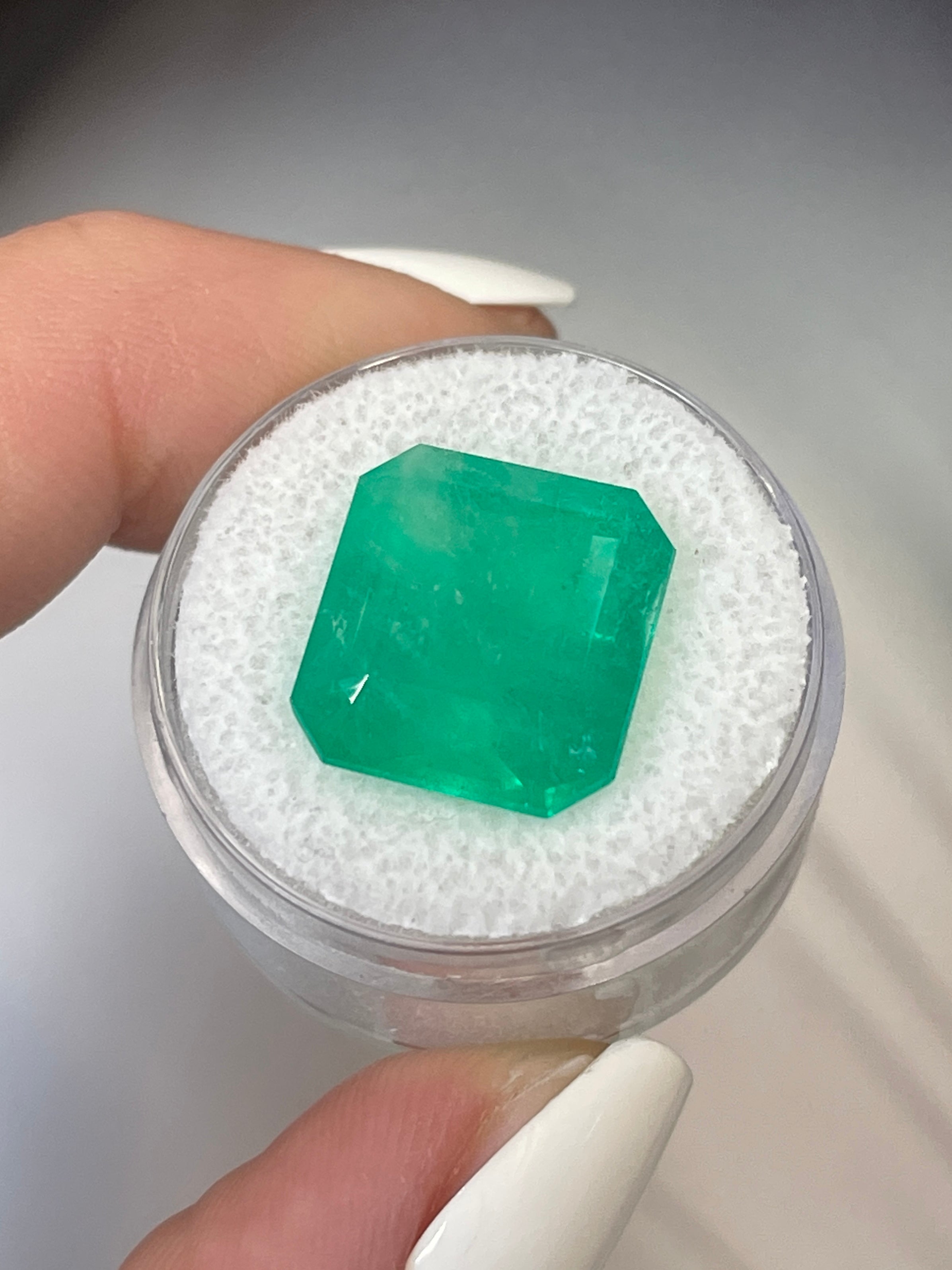 12.09 Carat Colombian Emerald Loose Gemstone - 15x14mm Emerald Cut for Jewelry Making, Engagement Rings & Luxury Gifts