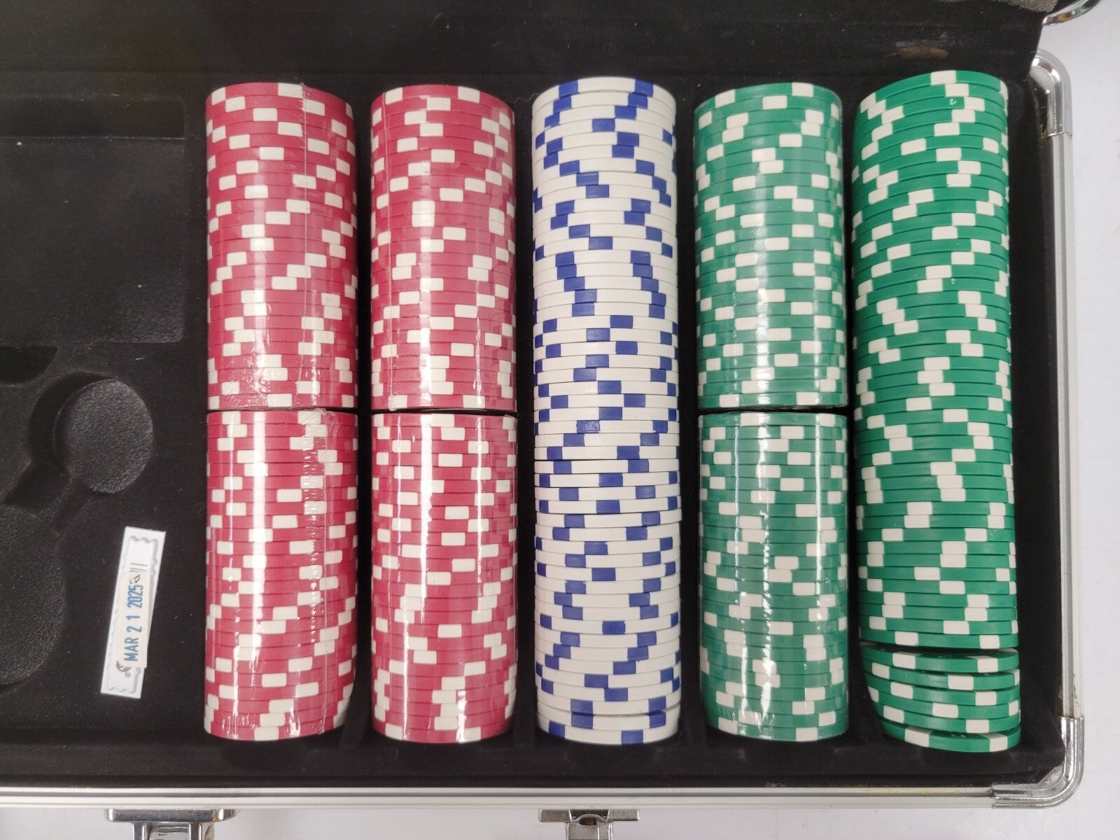Premium 500-Piece Poker Chip Set with Aluminum Case - Casino Style Chips for Texas Hold'em, Blackjack & Home Game Nights