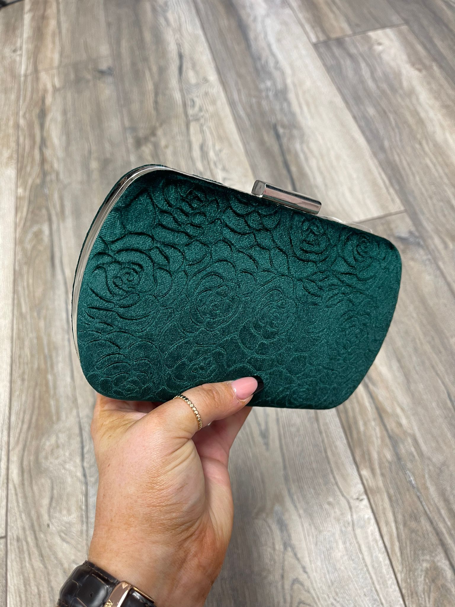 Elegant Ivy Embossed Velvet Clutch Purse for Women - 4 Stylish Colors - Perfect for Evening Parties, Weddings & Special Occasions