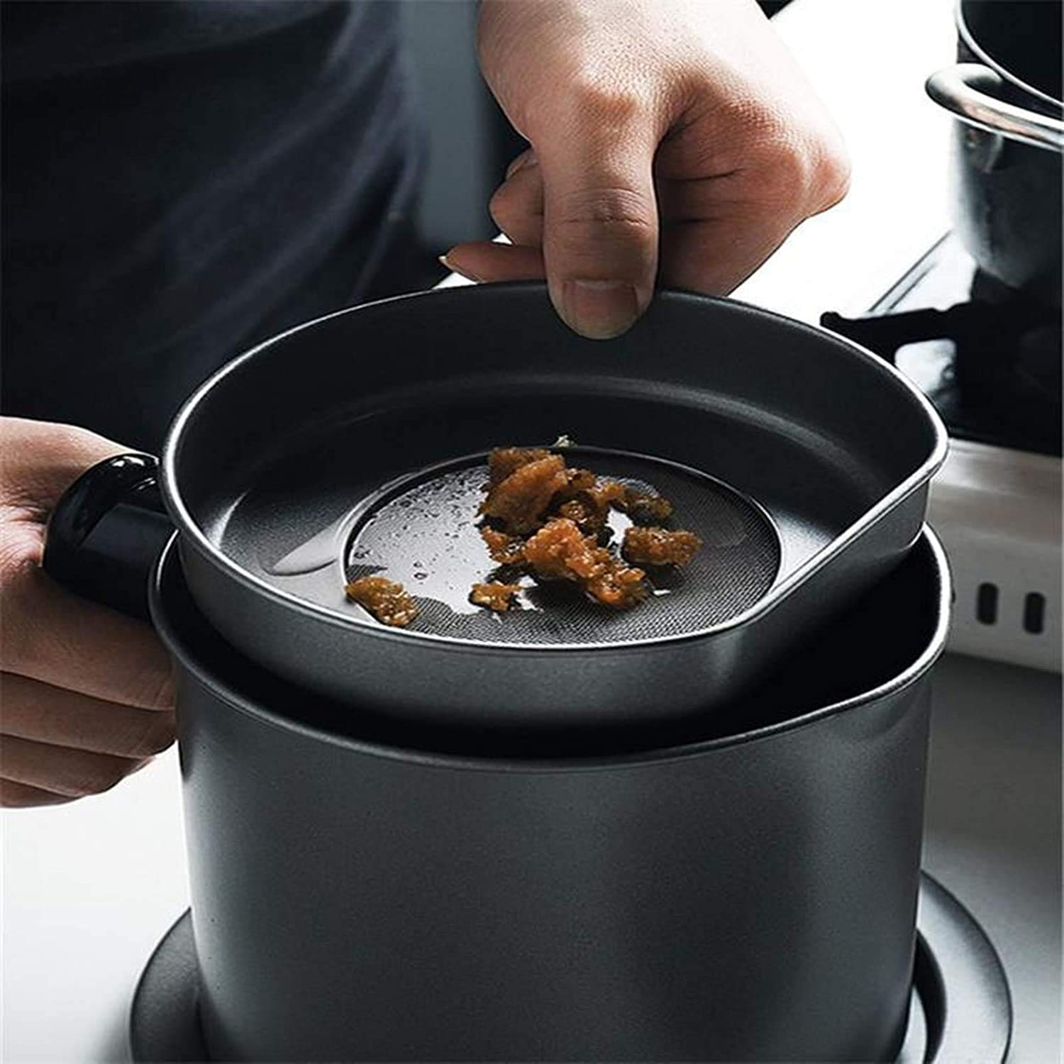 Premium Stainless Steel Oil Filter Pot with Non-Stick Bacon Coating - 1.4L Grease Strainer & Storage Container - Reusable Grease Keeper with Dust-Proof Lid & Ergonomic Handle - Ideal for Bacon Fat, Cooking Oil, and Deep Frying - Perfect for Kitchen, Restaurant, and Outdoor BBQ Use