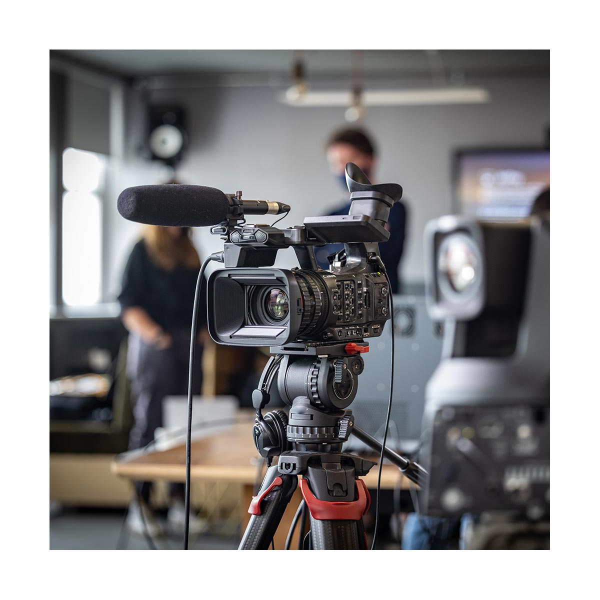 Canon XF605 Professional 4K UHD HDR Camcorder - Perfect for Filmmaking, Live Streaming & Broadcast Journalism