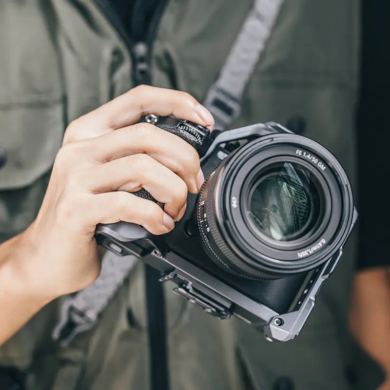 Ulanzi Falcam F22 F38 F50 Quick Release Camera Cage for Sony a7RV - Professional DSLR Rig for Vlogging, Photography & Filmmaking - Perfect for Travel, Studio & Outdoor Shooting