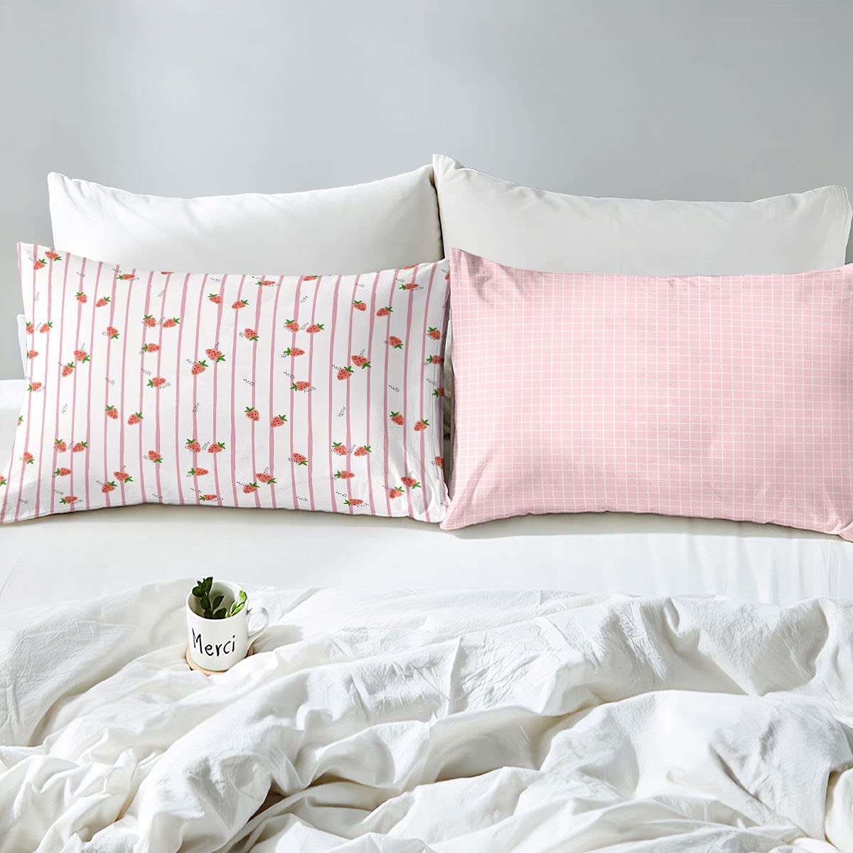 Strawberry Comforter Set Twin Size - Kawaii Bedding for Kids & Girls - Cute Pink Fruit Pattern Reversible Duvet Cover with Geometric Stripes - Includes 1 Pillowcase - Perfect for Kawaii Room Decor, Girls' Bedroom & Cozy Sleepovers