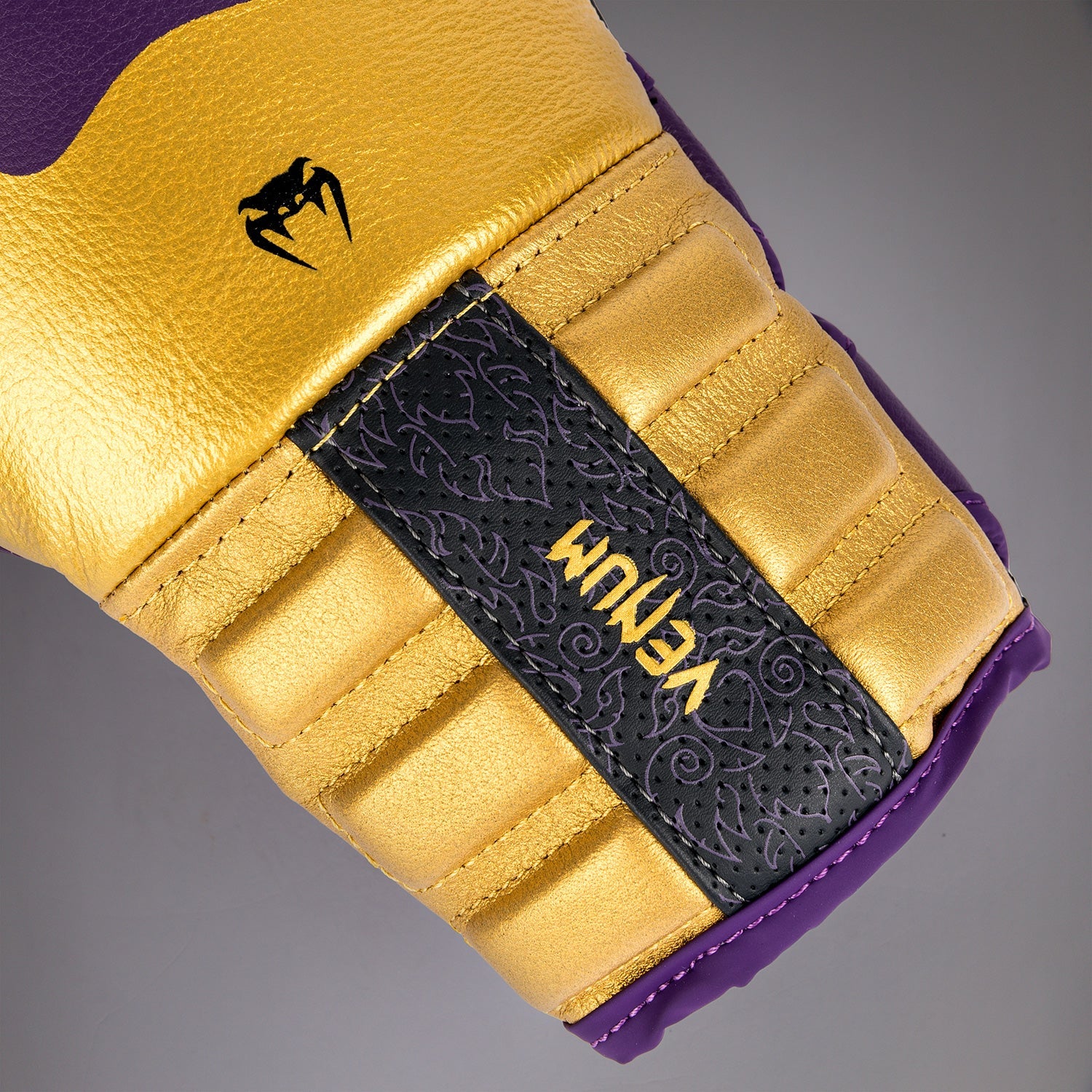Venum Reverso Boxing Gloves for Men & Women - Premium Dark Purple/Gold Training Gloves for MMA, Muay Thai, Kickboxing & Fitness - Ideal for Sparring, Bag Work & Heavy Bag Training