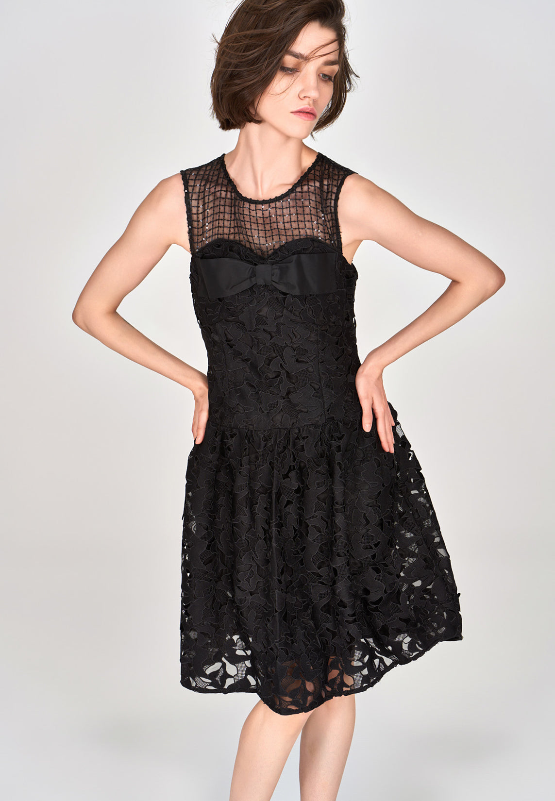 Elegant Black Lace Sleeveless Dress with Bow Detail - Perfect for Evening Parties, Weddings & Special Occasions