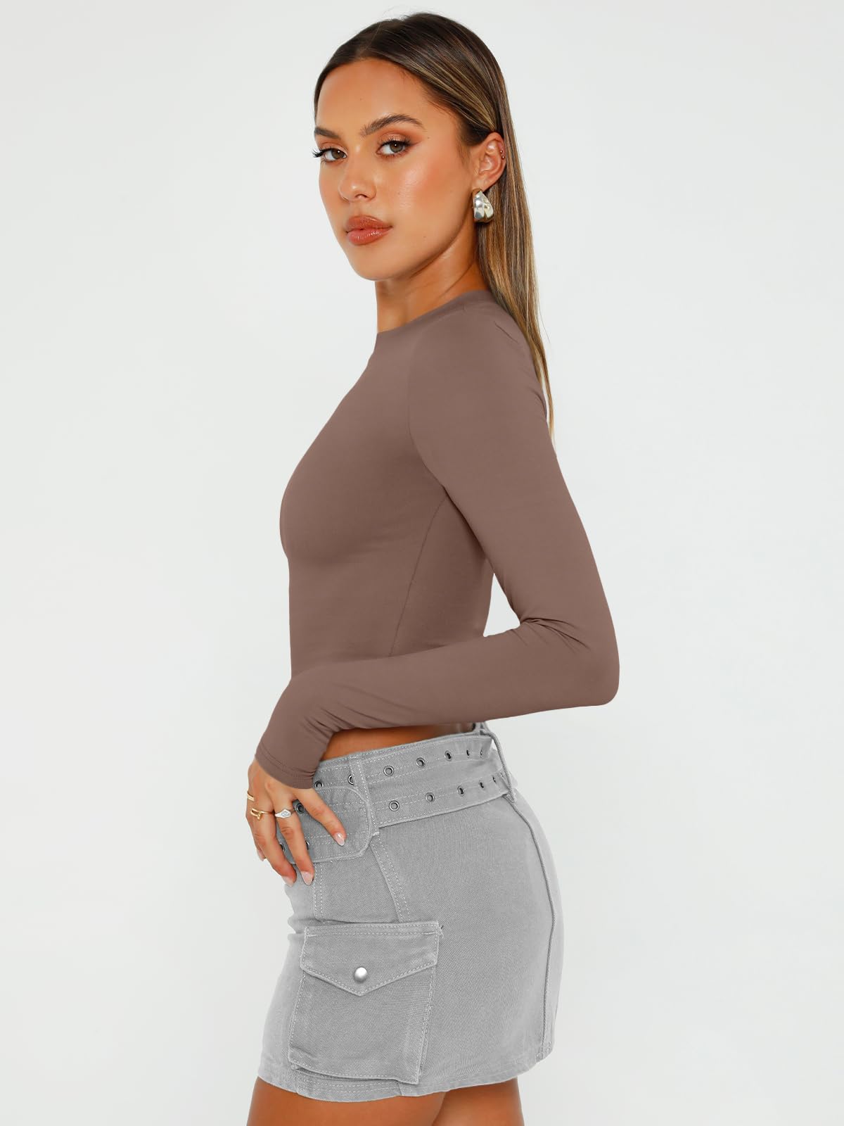 Trendy Queen Women's Long Sleeve Crop Tops - Slim Fitted Basic Shirts | Y2K Fashion 2025 | Casual Going Out & Streetwear Style for Teen Girls | Perfect for Parties, Dates, and Everyday Wear