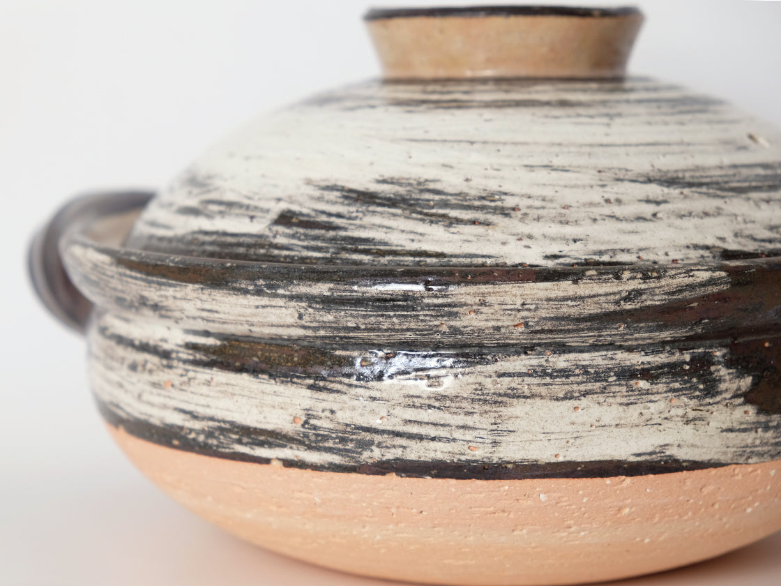 Nagatani Medium Hakeme Design Donabe Clay Pot - Traditional Japanese Earthenware for Hot Pot, Stews & Rice Cooking - Perfect for Home Dining & Japanese Cuisine Lovers