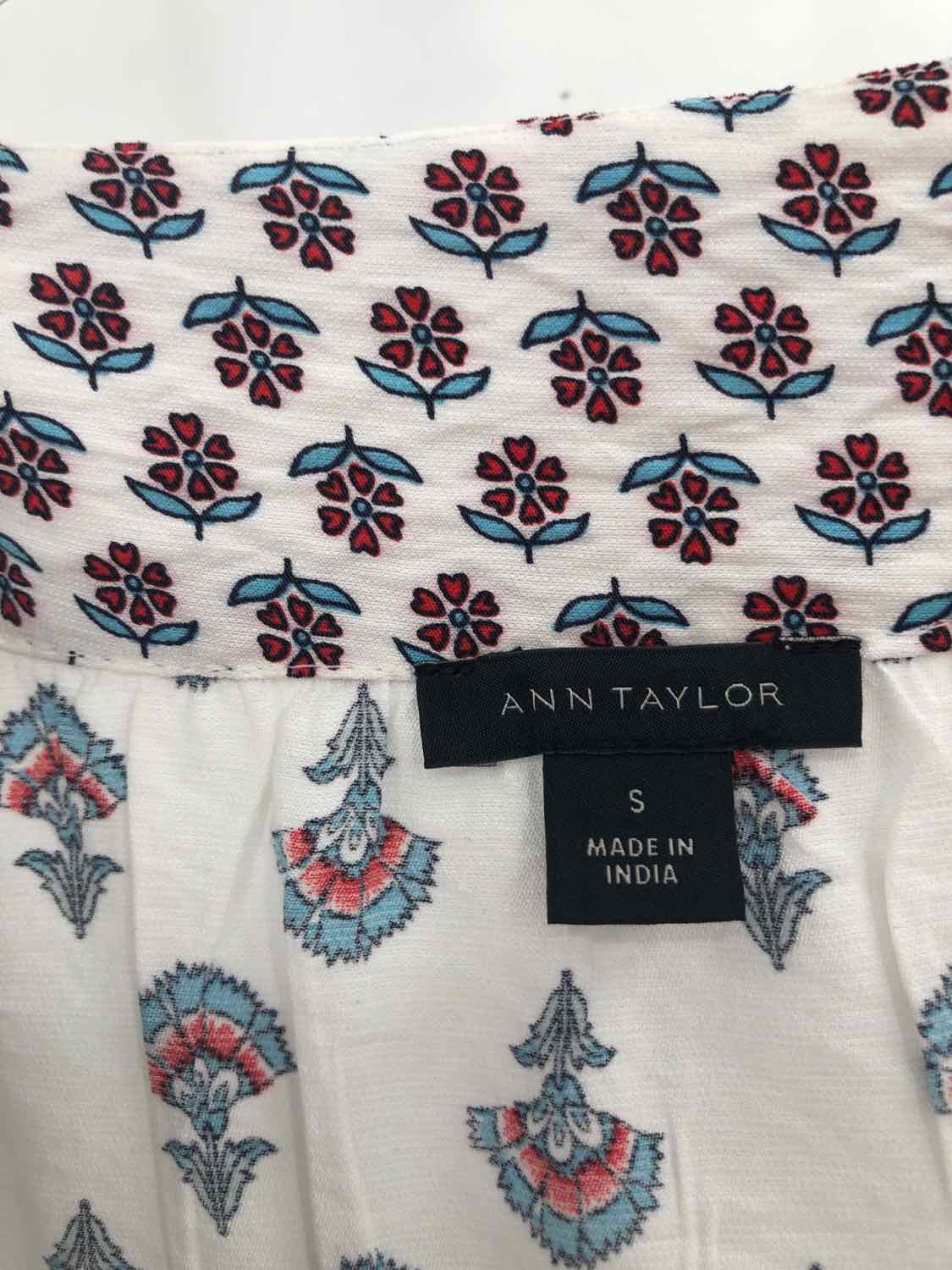 Pre-Owned Ann Taylor White Printed Blouse Size Small - Perfect for Office Wear, Casual Outfits & Special Occasions