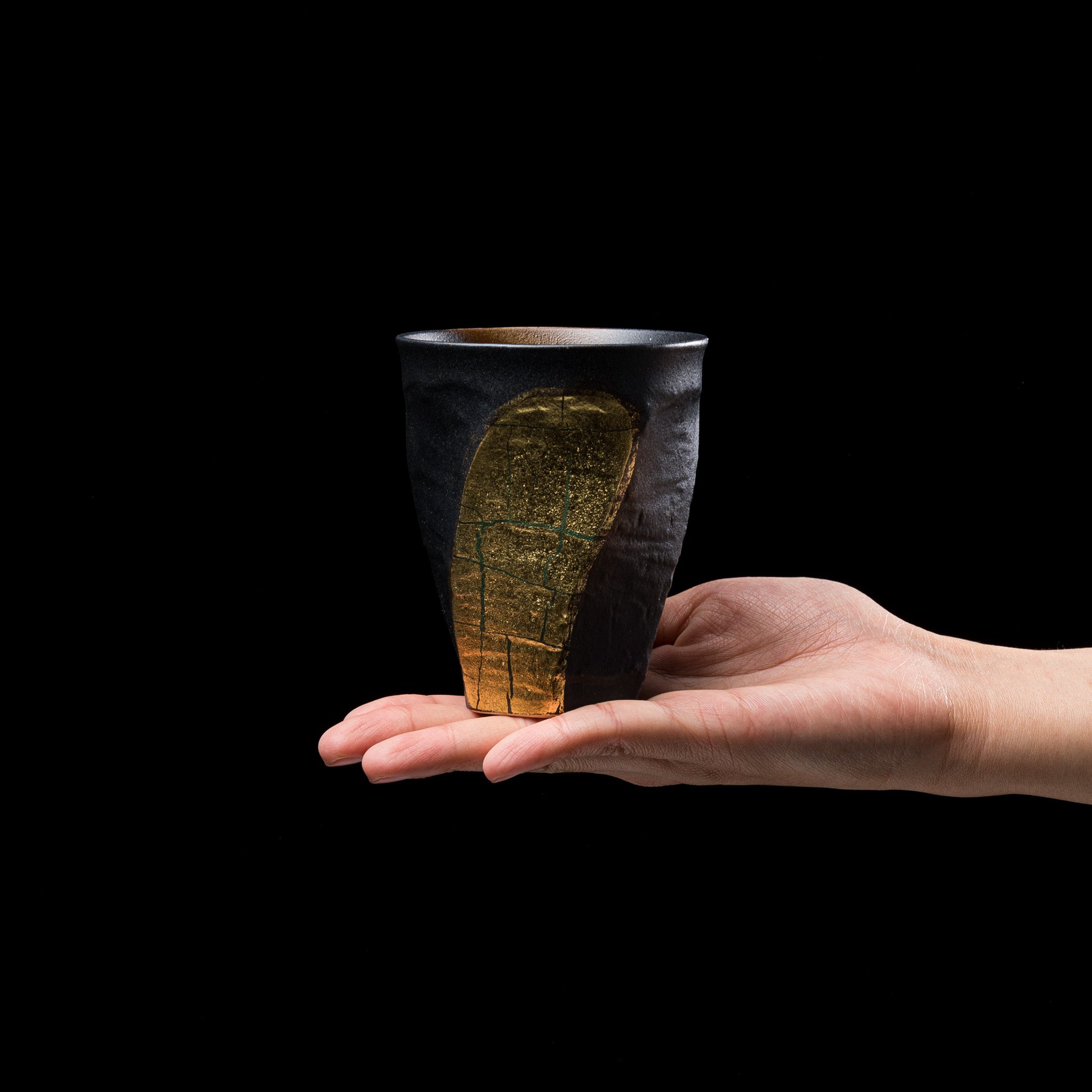 Premium Kutani Ware Gold Leaf Yunomi Tea Cup - Handcrafted Japanese Ceramic Tea Cup with 24K Gold Accents - Perfect for Matcha, Green Tea, and Traditional Japanese Tea Ceremonies