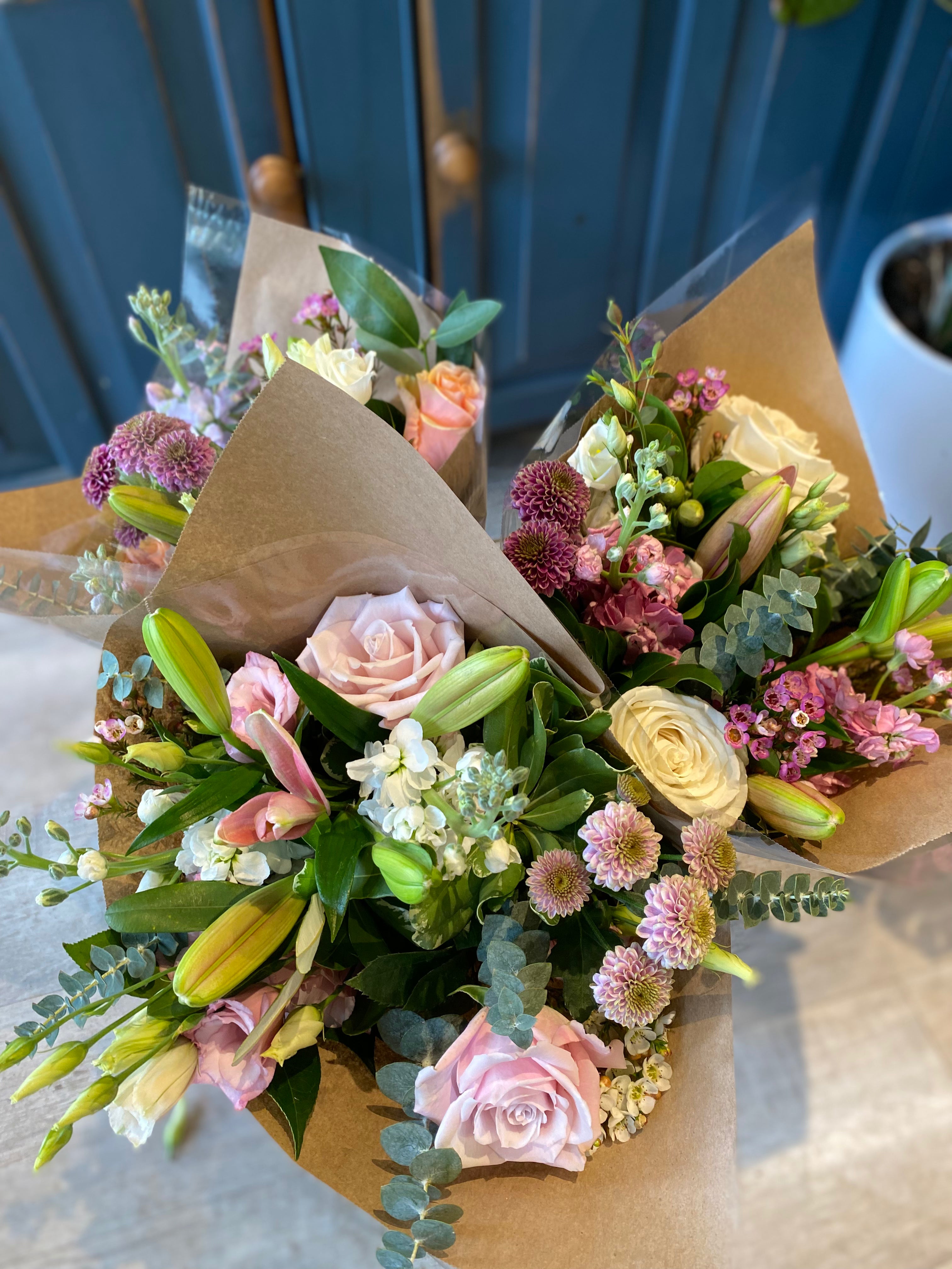 Valentine's Day Designer Hand-Tied Bouquet - Fresh Roses & Flowers for Romantic Gifts, Anniversaries & Special Occasions