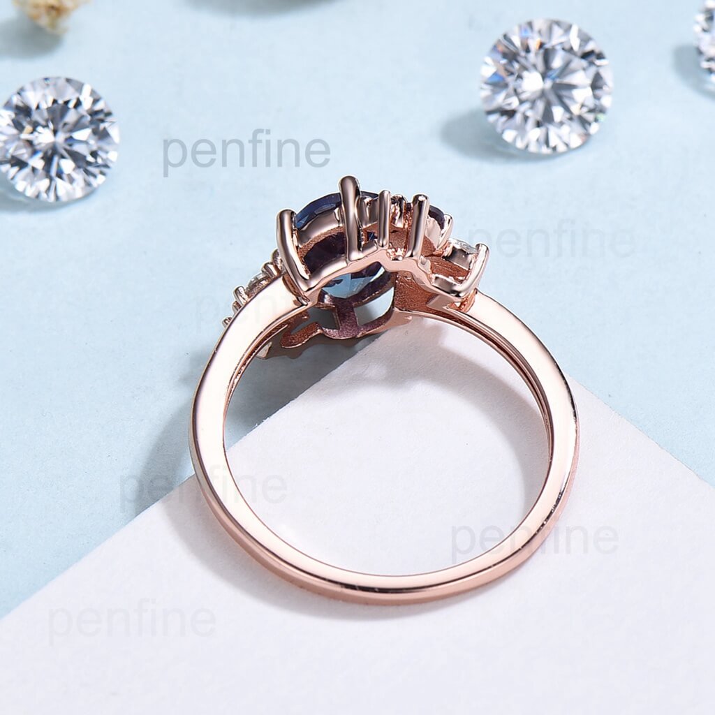 Exquisite Vintage Alexandrite Cluster Ring | Oval Cut Moissanite Bridal Ring | Unique Engagement Ring for Women | Perfect Gift for Anniversaries & Weddings