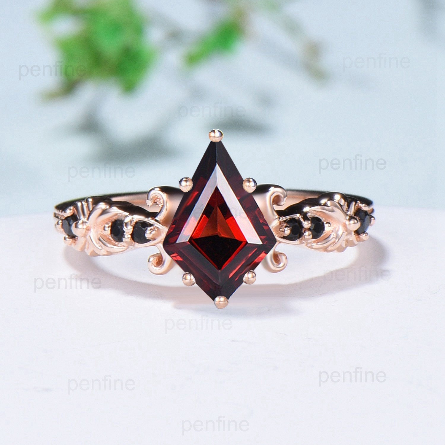 Vintage Rose Gold Retro Kite Cut Garnet Ring with Black Spinel - Unique Celtic Wedding Ring for Women, Engagement Ring, Anniversary Gift - Perfect for Weddings, Proposals & Special Occasions