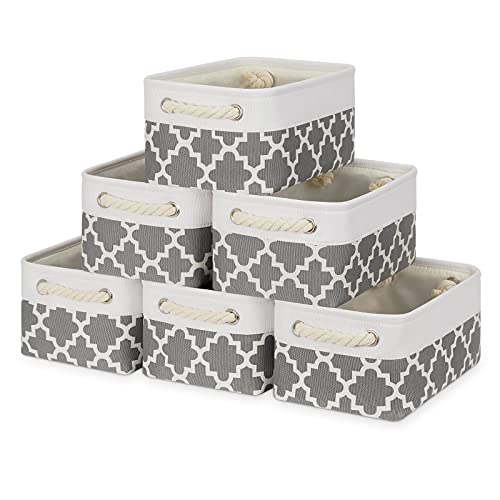 White&Quatrefoil Grey