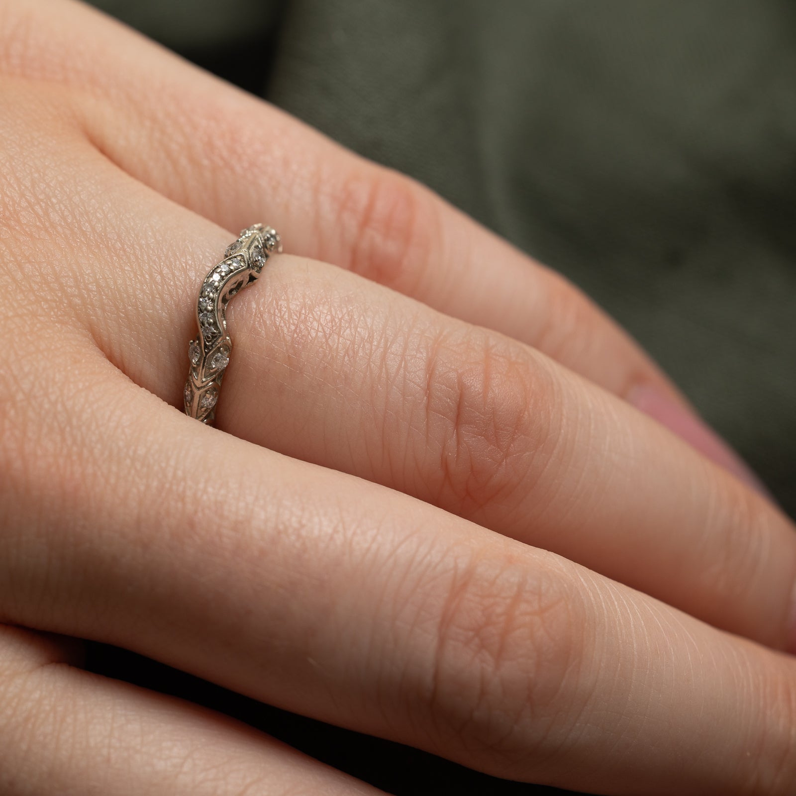 Diamond Textured Contour Ring - 0.12 Carat Total Weight (CTW) - Size 5 - Elegant Wedding Band & Anniversary Gift for Women