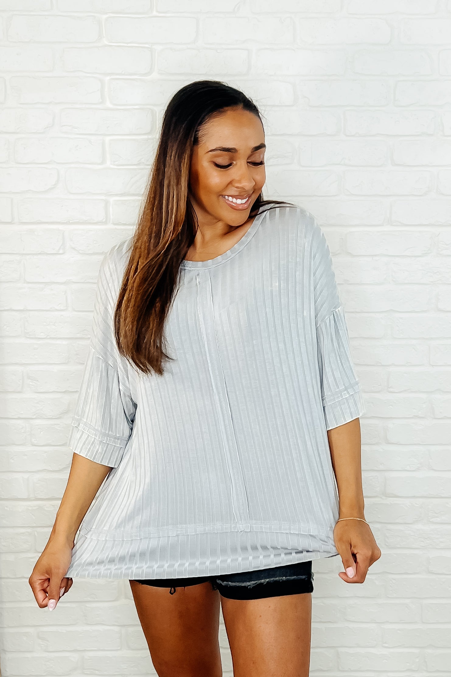 Oversized Basic Top in Light Grey - Loose Fit Casual T-Shirt for Women | Perfect for Everyday Wear, Layering & Relaxing