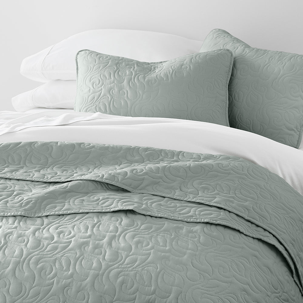 Floral 3-Piece Quilted Coverlet Set - Soft Bedspread for Queen Size Bed - Perfect for Spring & Summer Bedroom Decor