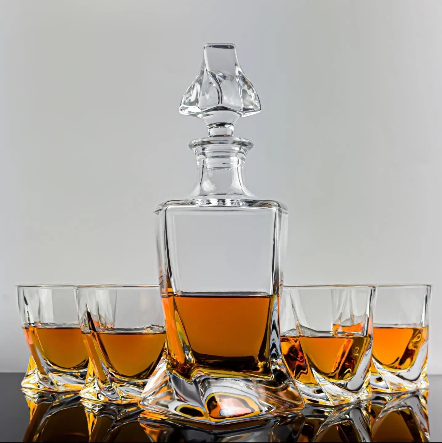 Premium Twisted Whisky Decanter Set with 4 Glasses - Elegant Scotch Bourbon Liquor Pourer & Serving Kit for Home Bar, Dinner Parties & Gifts