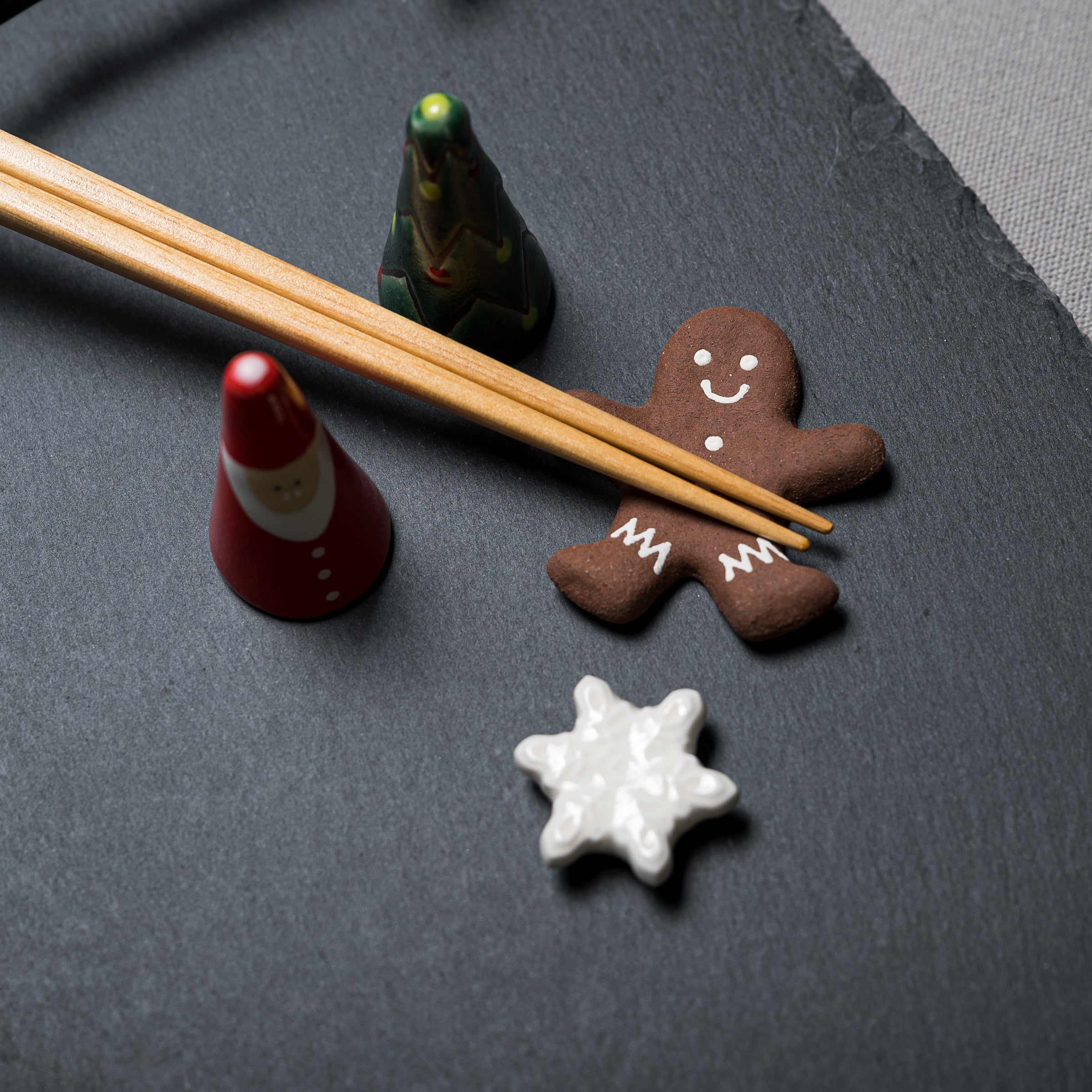 Handmade Gingerbread Man Chopstick Rest - Cute Christmas Tableware for Sushi, Asian Cuisine & Holiday Dining Decor