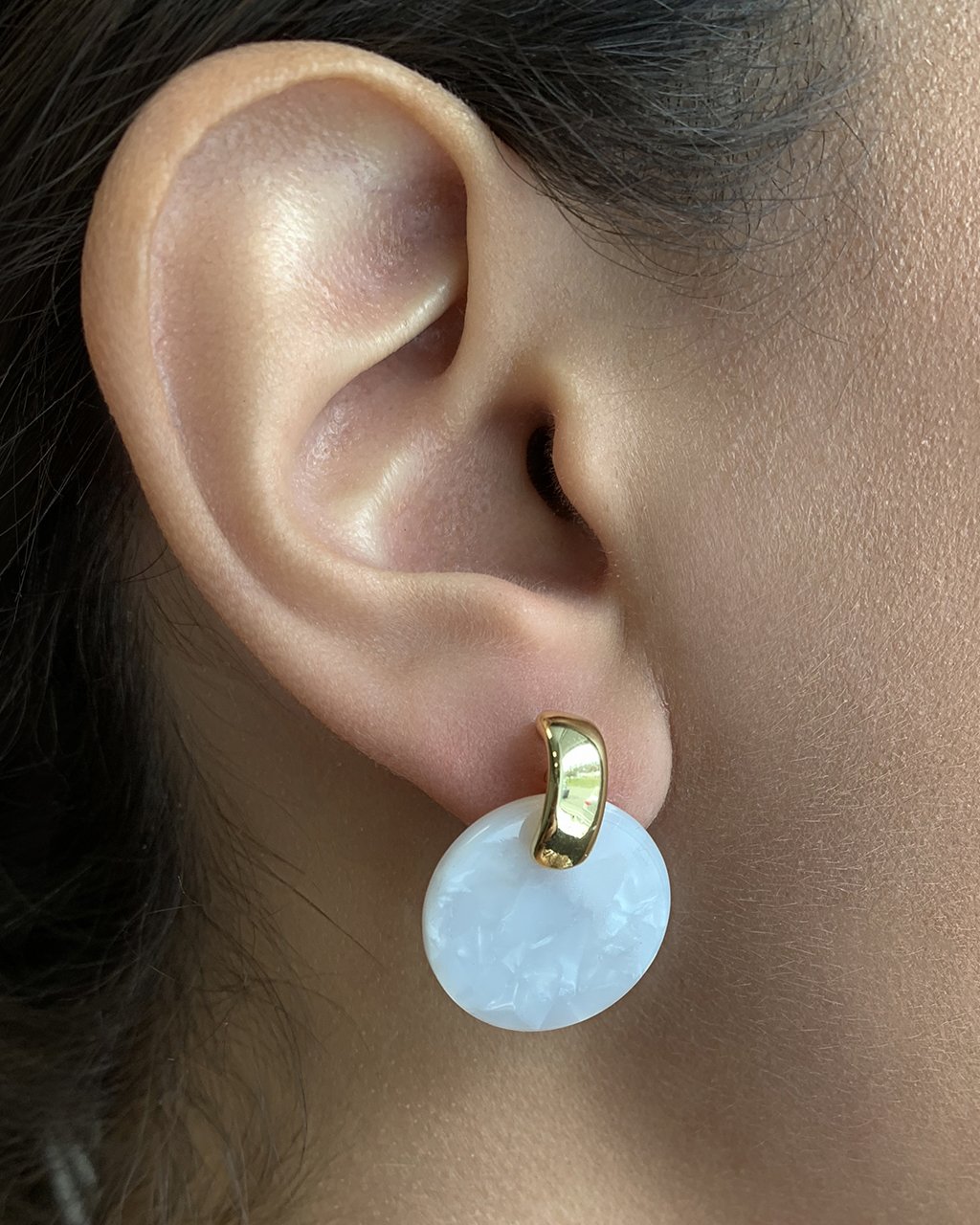 Elegant Circle Resin Stud Earrings for Women - Hypoallergenic Fashion Jewelry Gift - Perfect for Daily Wear, Parties & Special Occasions