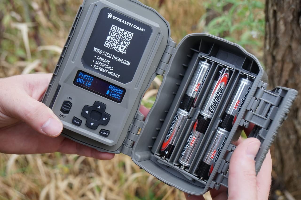 Stealth Cam DS4K Ultimate Trail Camera - 32MP Photos & 4K 30FPS Video with SD Card Reader-Viewer, 32GB Ultra SDHC UHS-I Memory Card - Perfect for Wildlife Monitoring, Hunting, and Outdoor Security Surveillance