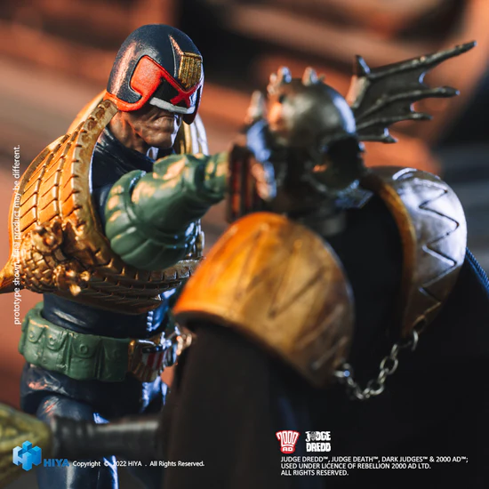 PRE ORDER - Hiya 1/18 Scale 4-Inch Judge Dredd Action Figure - Exquisite Mini Series Collectible - Gaze Into The Fist of Dredd - Perfect for Display, Collecting & Action Figure Battles