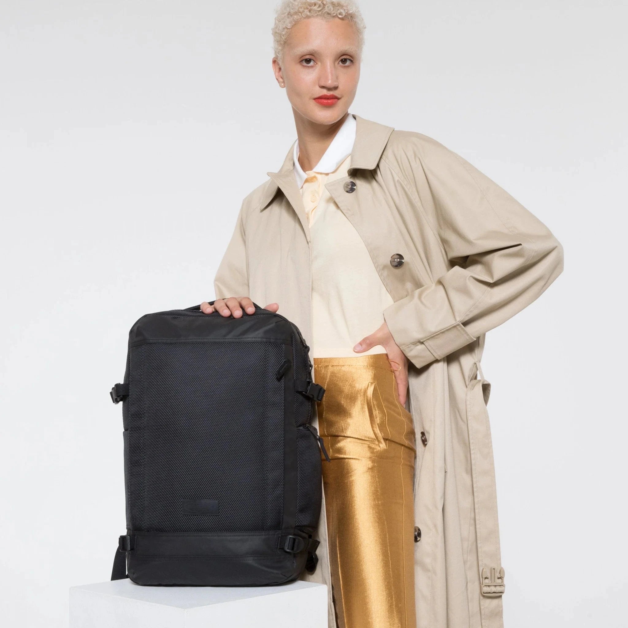 Eastpak Tecum M CNNCT Backpack - Stylish & Durable Laptop Backpack for Work, School & Travel - Water-Resistant Coat Protection for Commuters & Students