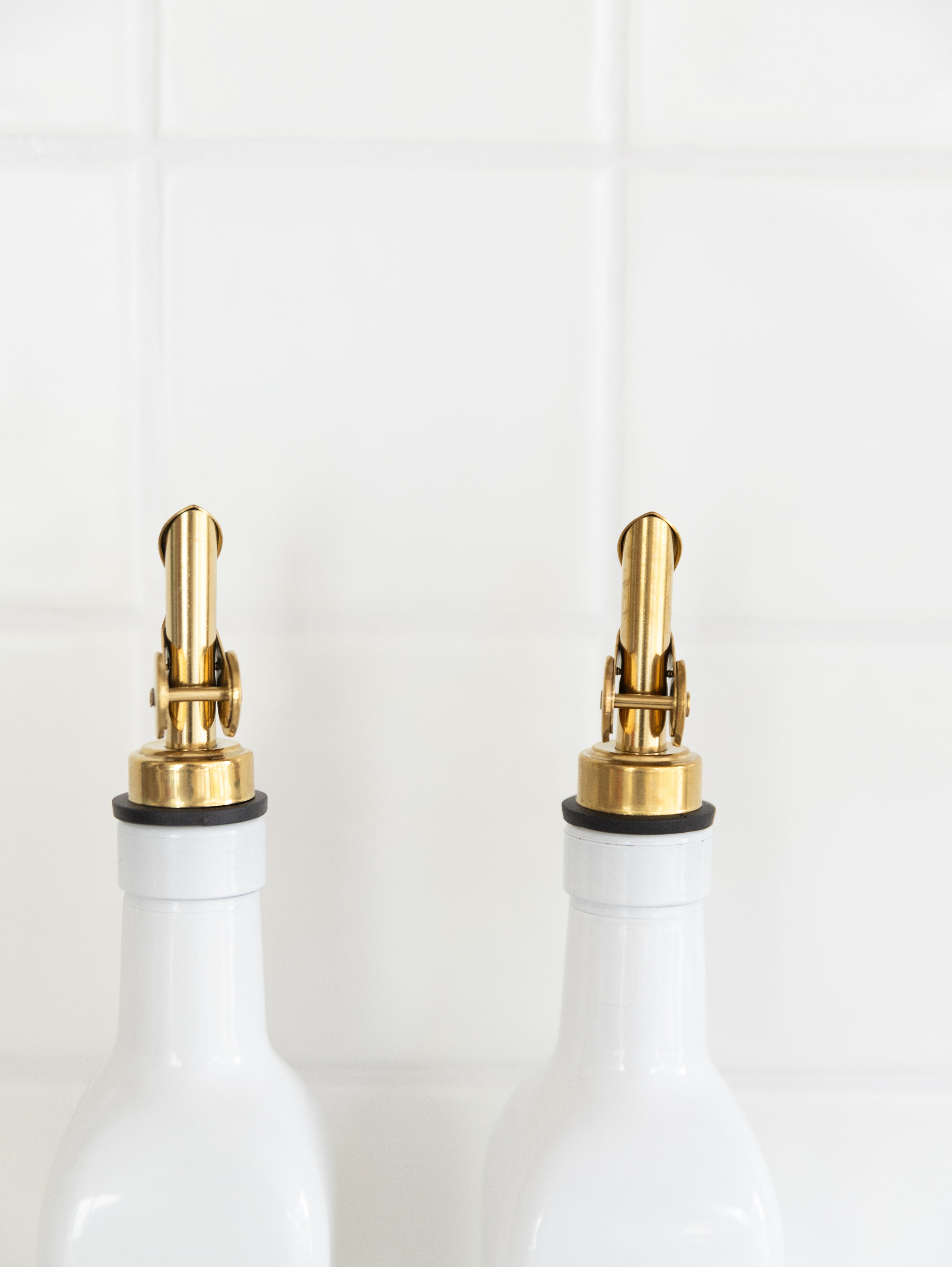 Premium White Oil & Vinegar Bottle with Gold Pour Spout - 500ml Glass Cruet for Kitchen, Salad Dressing & Gourmet Cooking