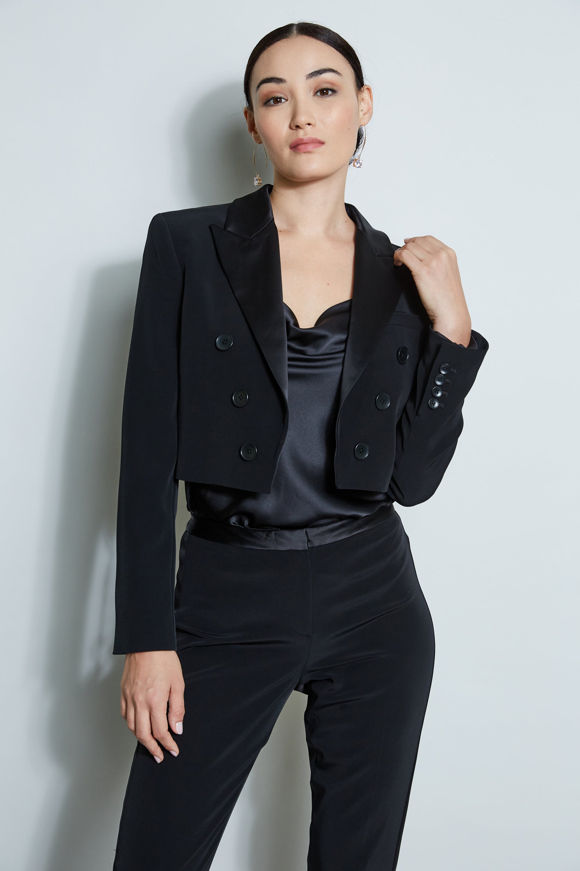 Stylish Cropped Tuxedo Jacket for Women - Elegant Blazer with Lapel Collar - Perfect for Weddings, Parties & Office Wear
