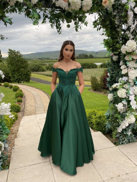 Emerald Green Off Shoulder Prom Dress - A-Line Satin Formal Gown for Homecoming, Evening Party & Special Occasions | Elegant Long Evening Dress for Women