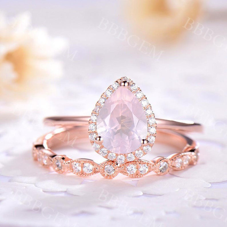 1.25 Carat Pear Cut Rose Quartz Engagement Ring Set in 14K Rose Gold - Vintage Inspired Wedding Band for Women, Perfect for Proposals, Anniversaries & Romantic Gifts