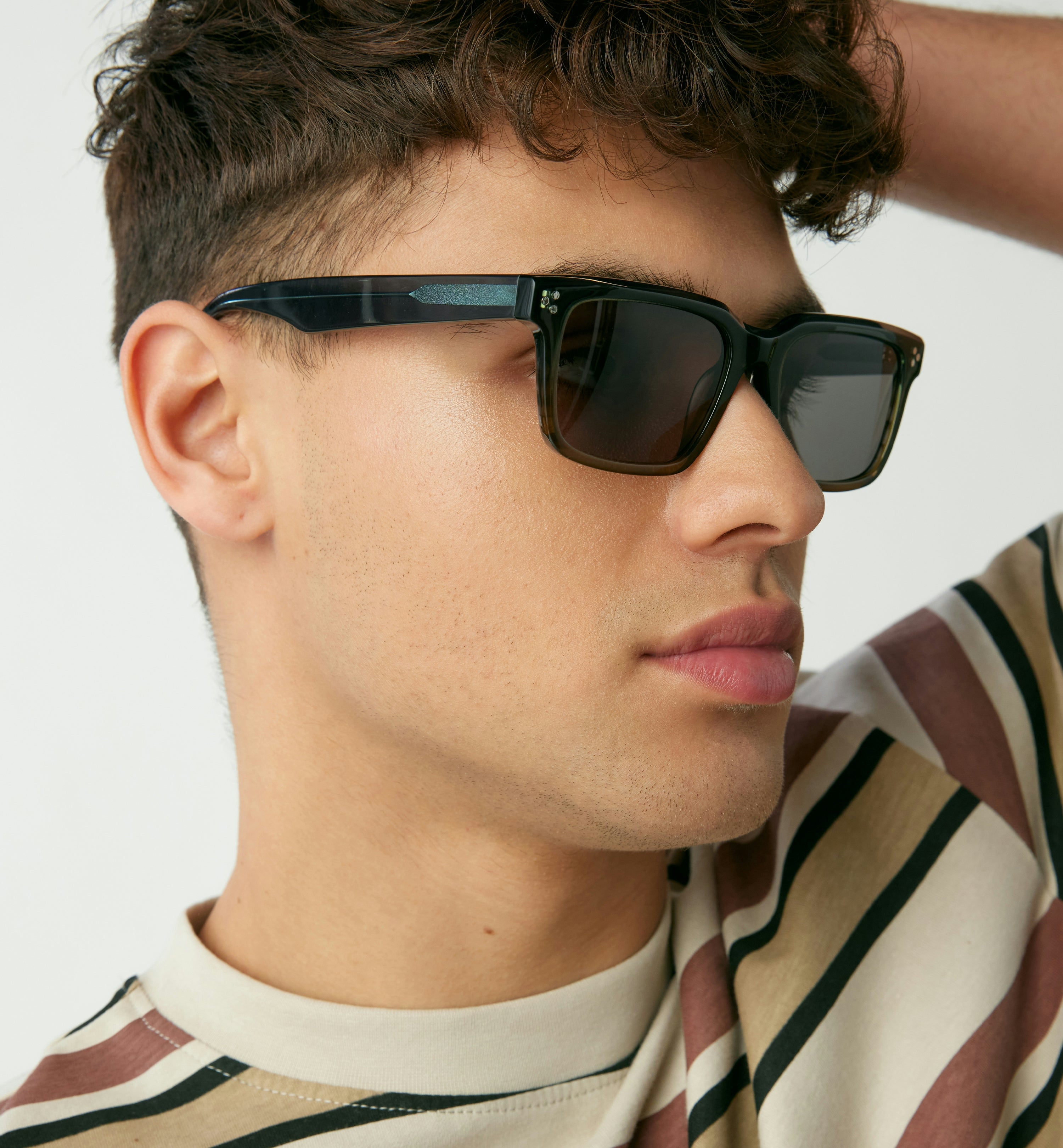 Polarized Aviator Sunglasses for Men & Women - UV Protection, Lightweight & Stylish - Perfect for Driving, Beach & Outdoor Activities