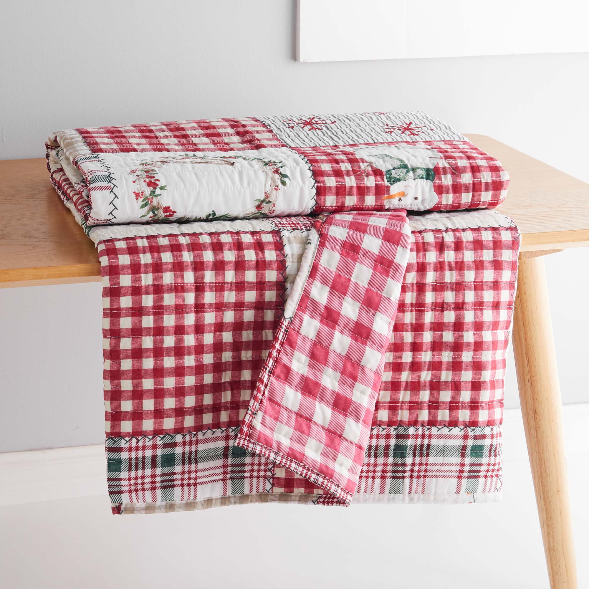 Cozy Christmas Quilted Throw Blanket - Soft Holiday Home Decor for Couch, Bed & Gift Giving - Perfect for Winter Nights by the Fireplace