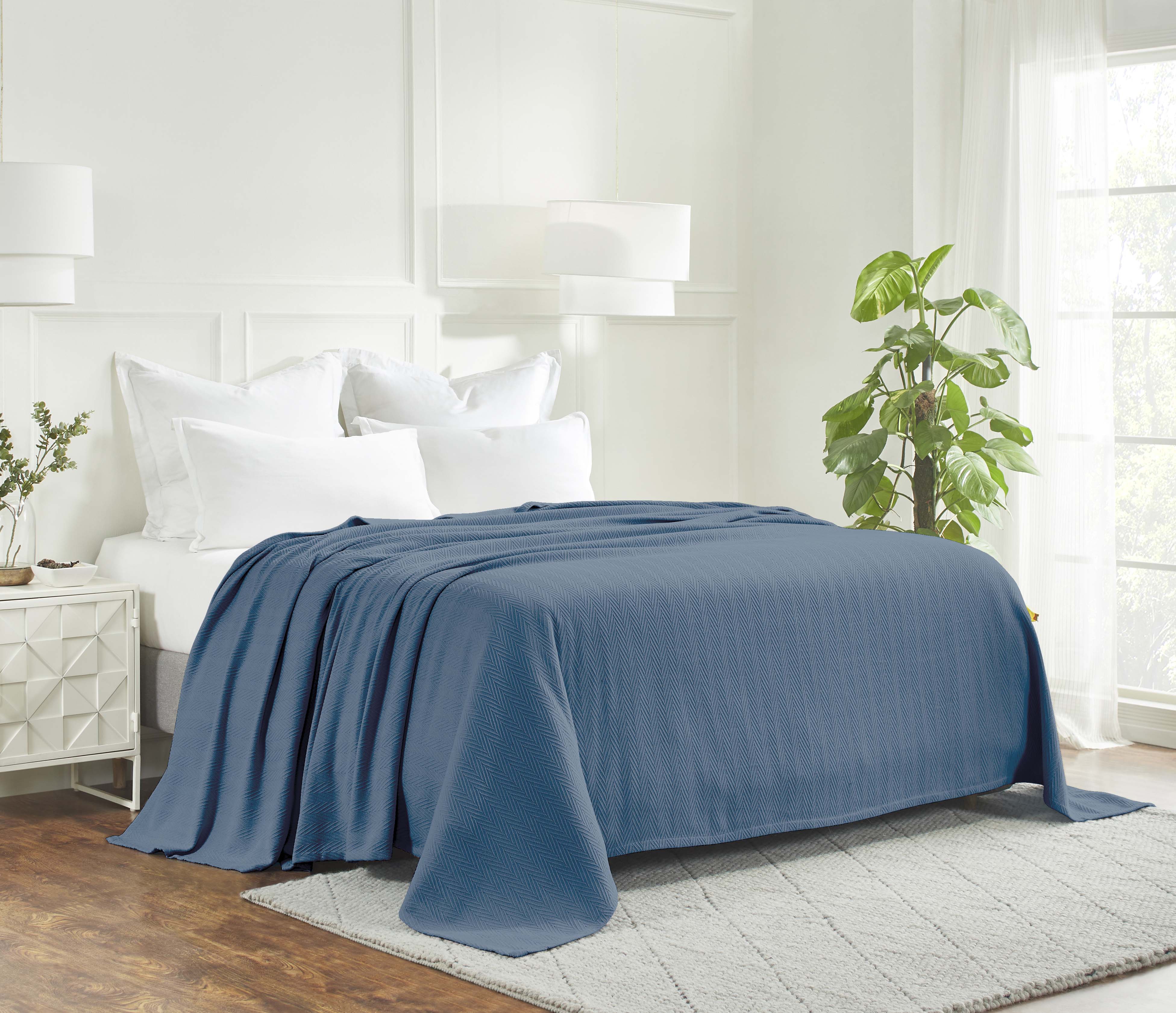 Soft All-Season Chevron Cotton Bed Blanket & Sofa Throw - Cozy Home Decor for Living Room, Bedroom, and Travel
