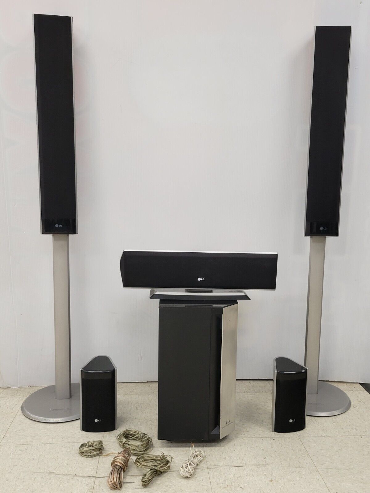 LG LHS 96 MBF 5.1 Channel Home Theater System with Bluetooth - Perfect for Movie Nights & Gaming in Living Rooms & Home Theaters